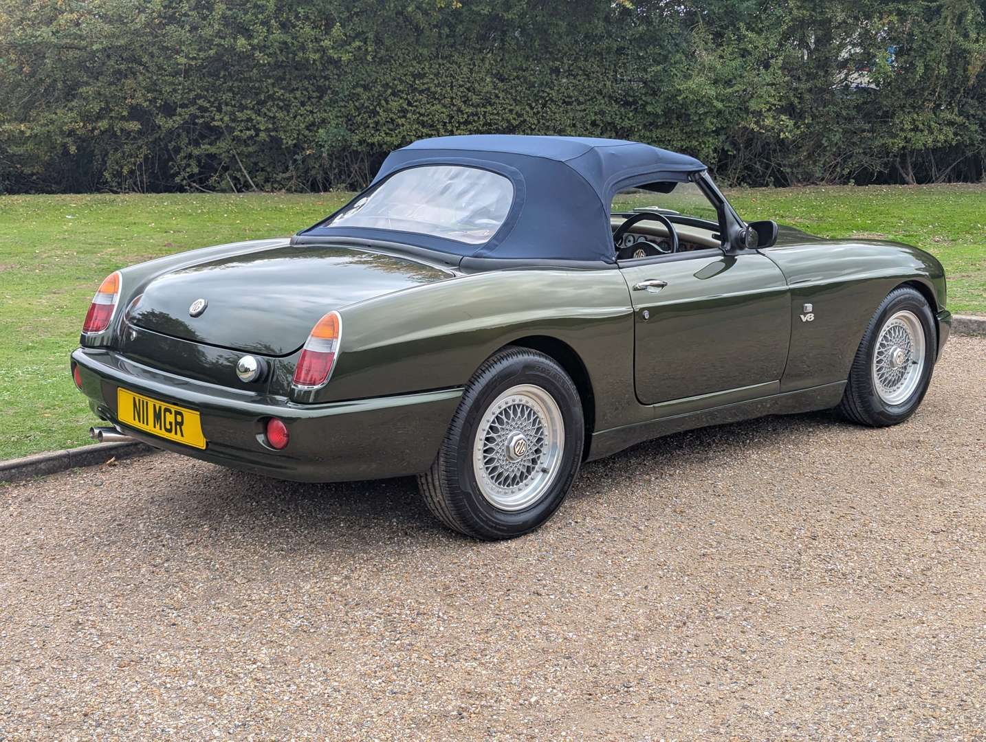 <p>1996 MG R V8 ROADSTER</p>
