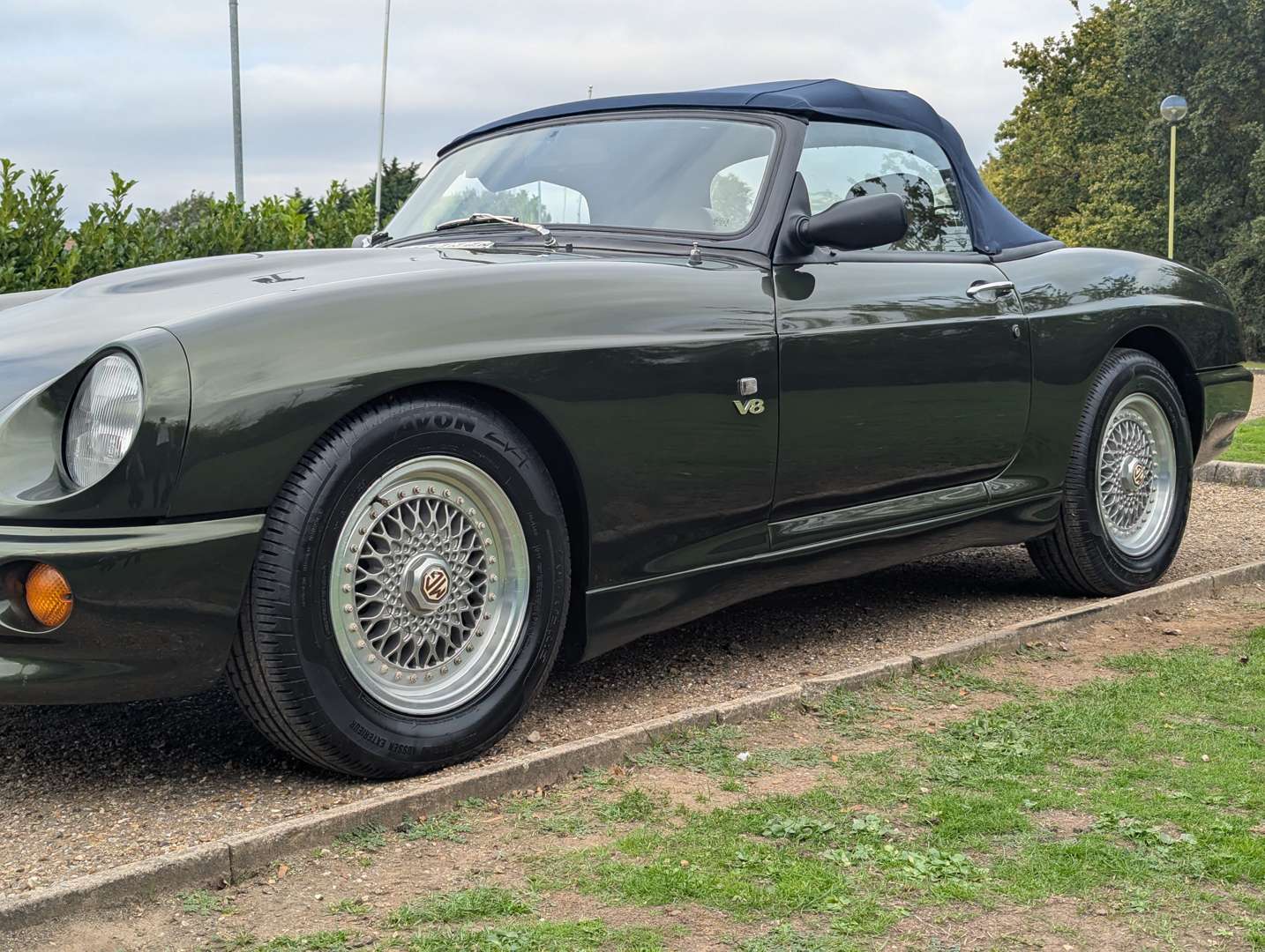 <p>1996 MG R V8 ROADSTER</p>