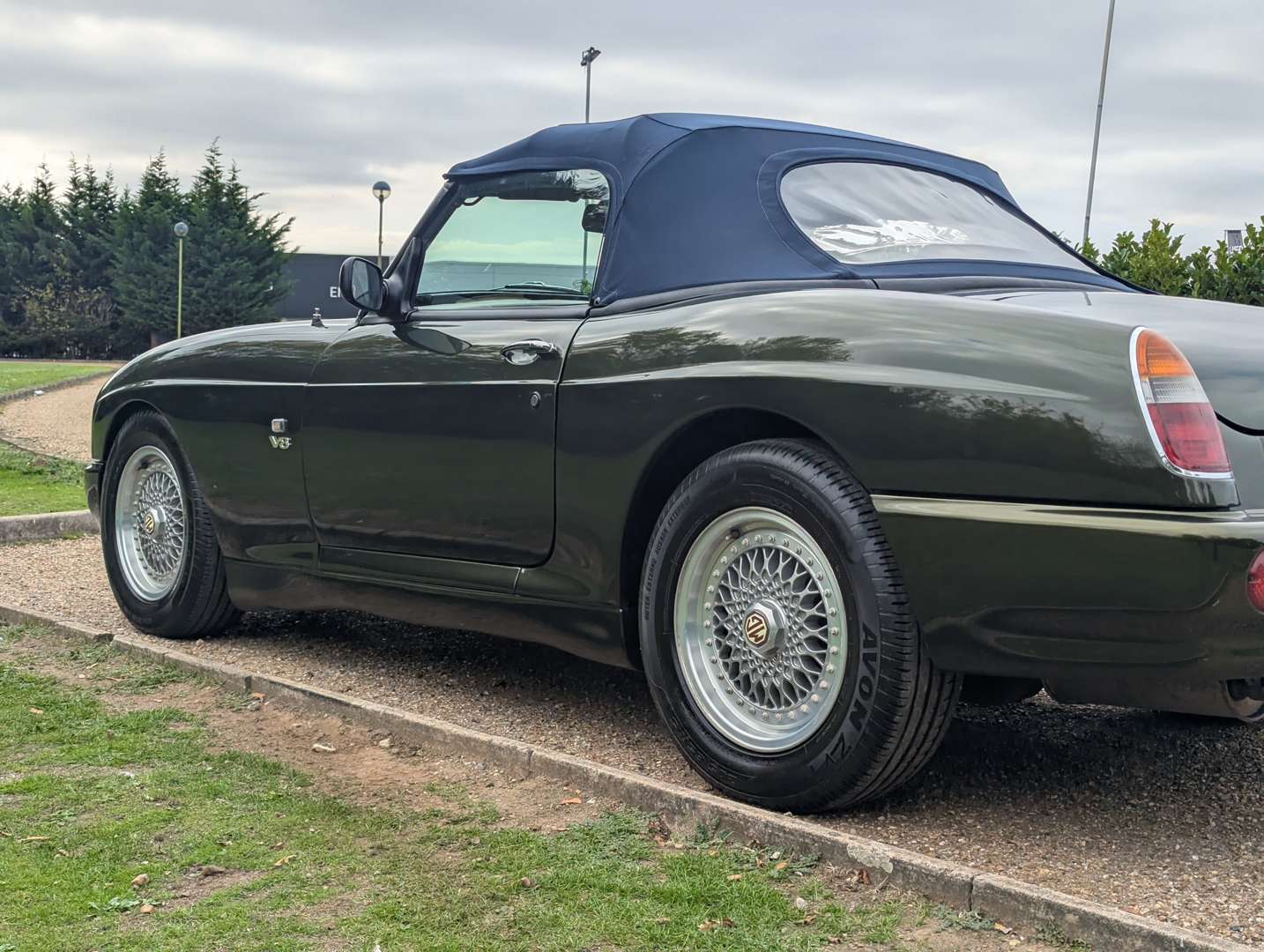 <p>1996 MG R V8 ROADSTER</p>