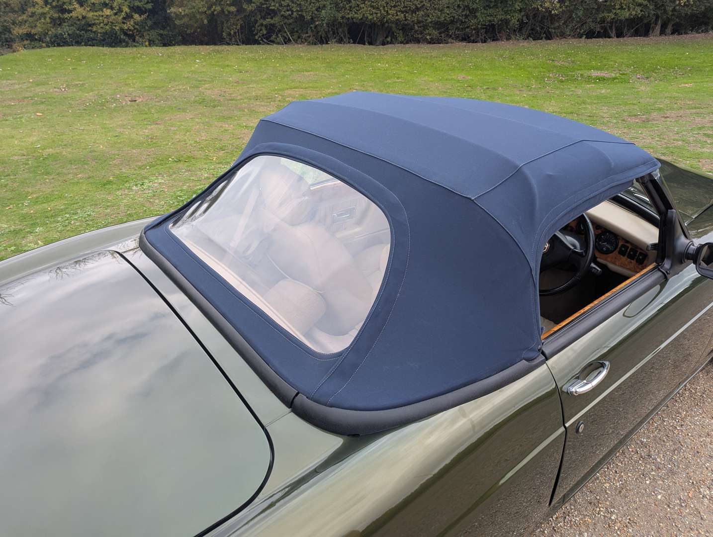 <p>1996 MG R V8 ROADSTER</p>