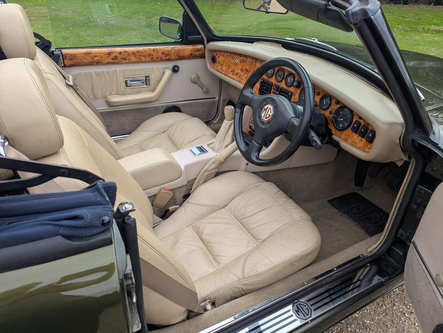 <p>1996 MG R V8 ROADSTER</p>