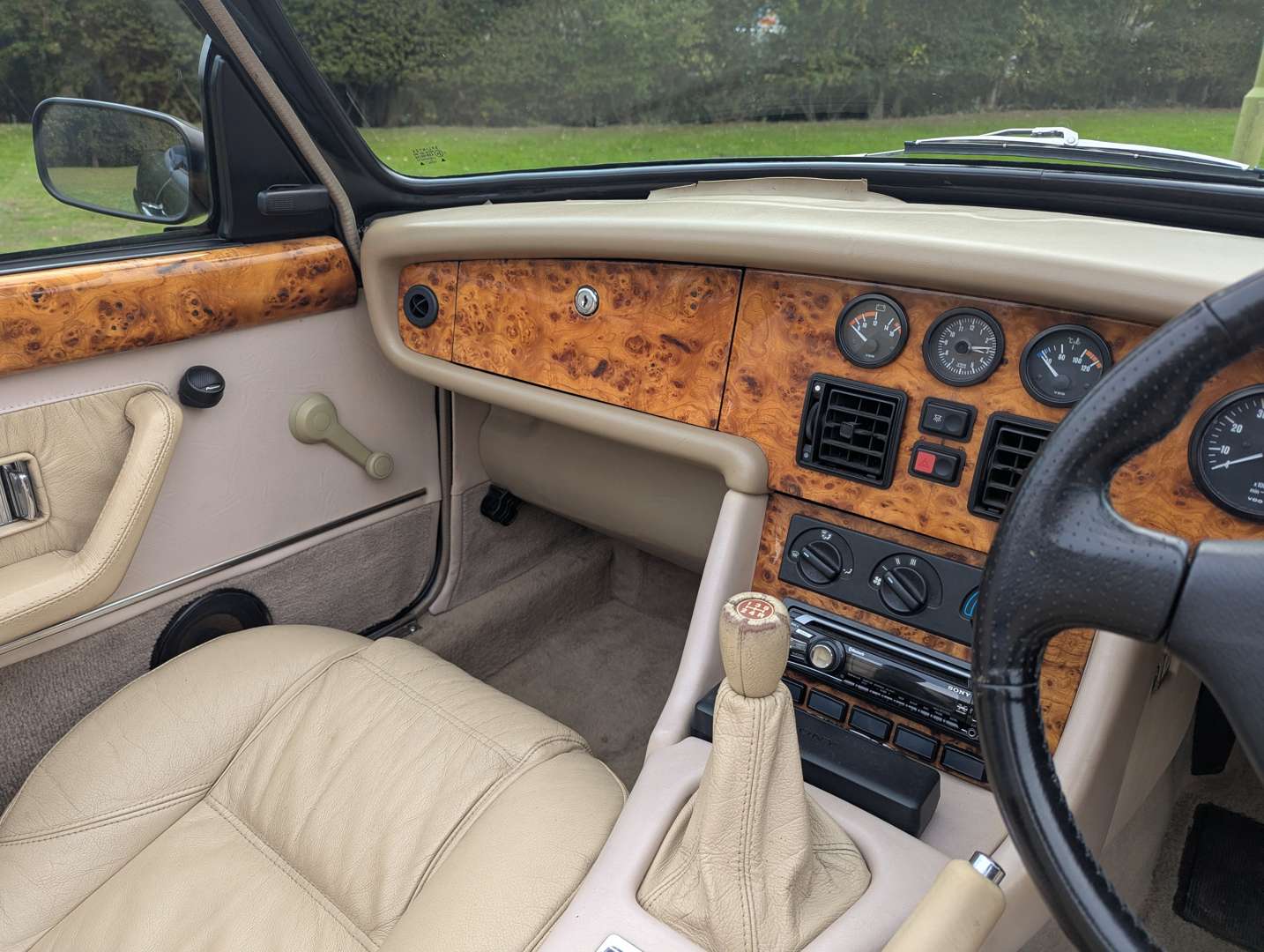 <p>1996 MG R V8 ROADSTER</p>