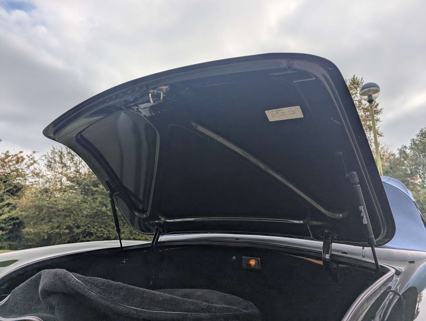 <p>1996 MG R V8 ROADSTER</p>