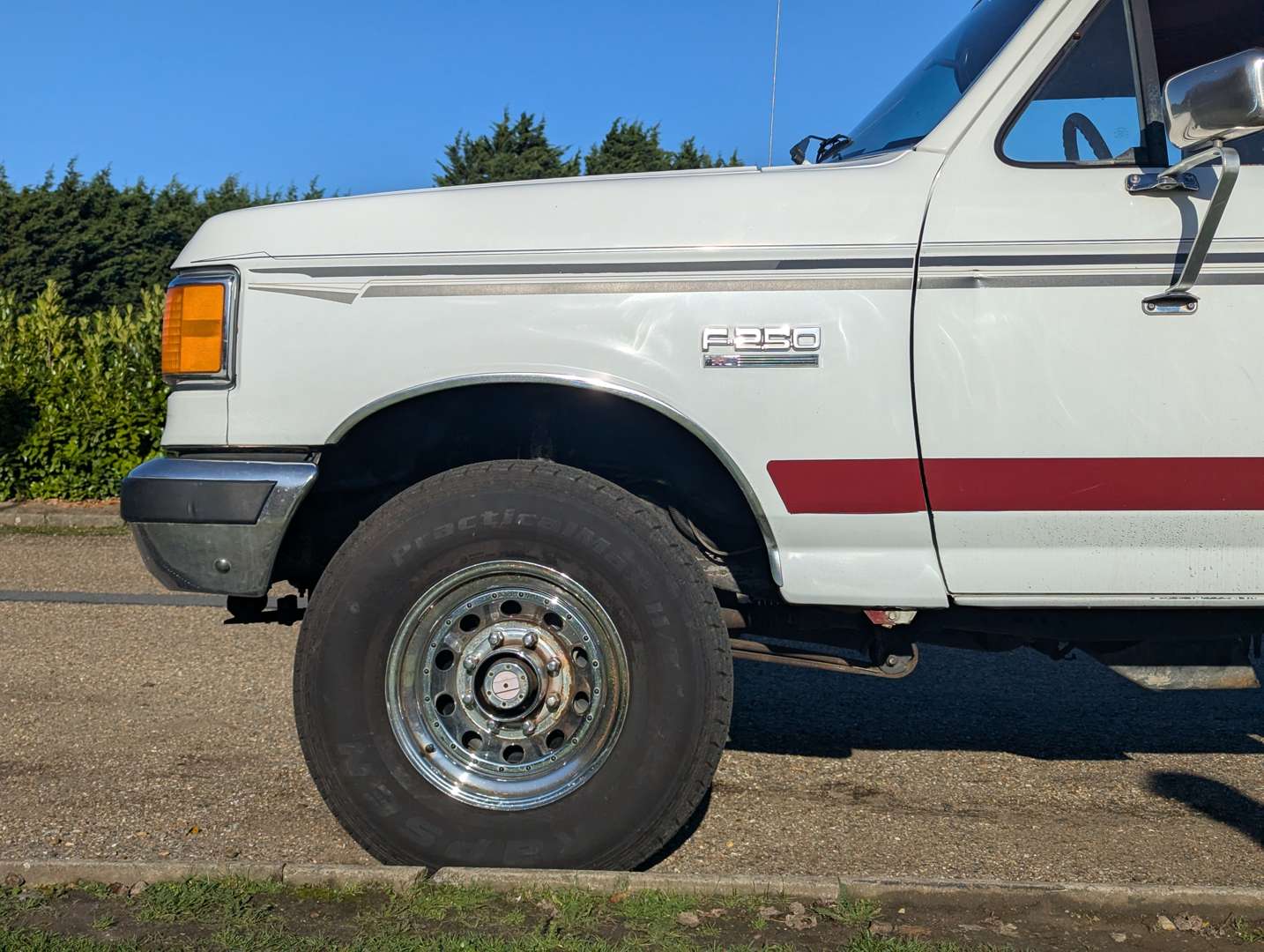 <p>1987 FORD F250 TRUCK LHD</p>