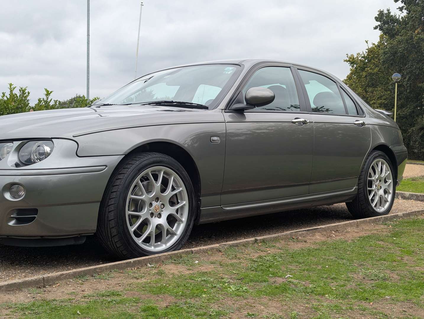 <p>2003 MG ZT SE 260 V8 - 24,271 MILES</p>