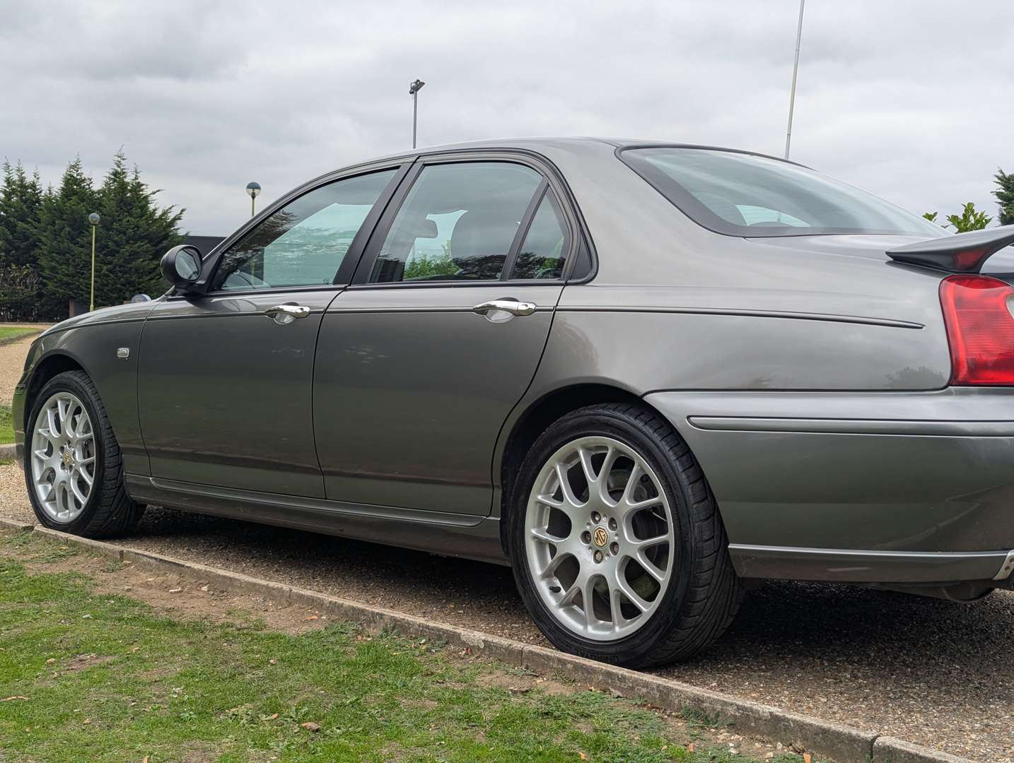 <p>2003 MG ZT SE 260 V8 - 24,271 MILES</p>