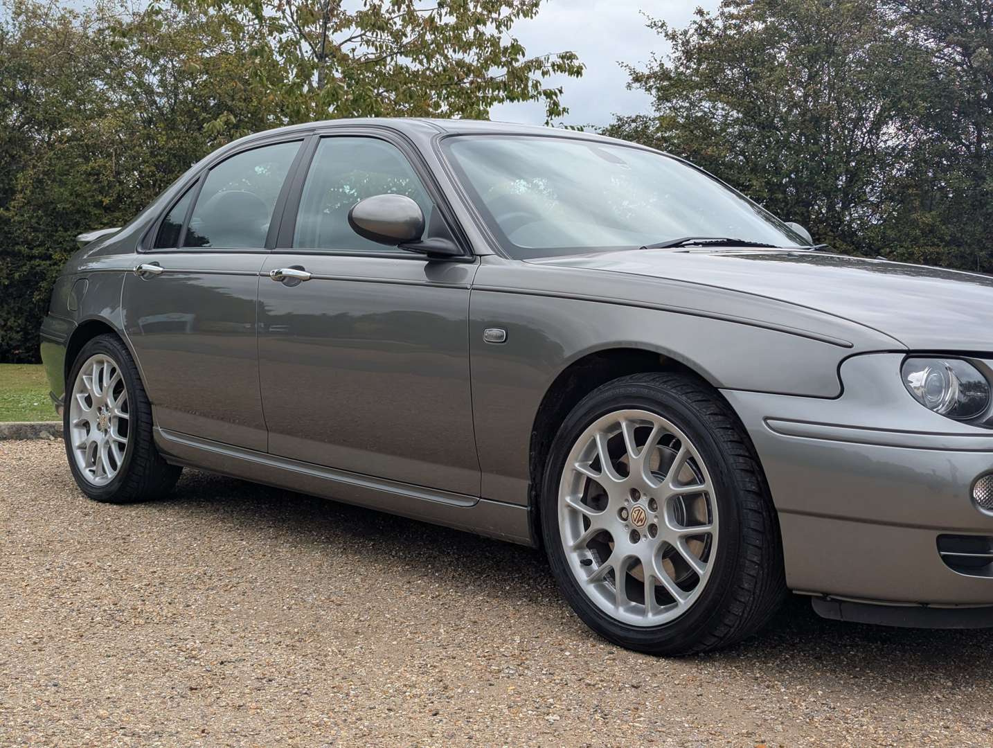 <p>2003 MG ZT SE 260 V8 - 24,271 MILES</p>