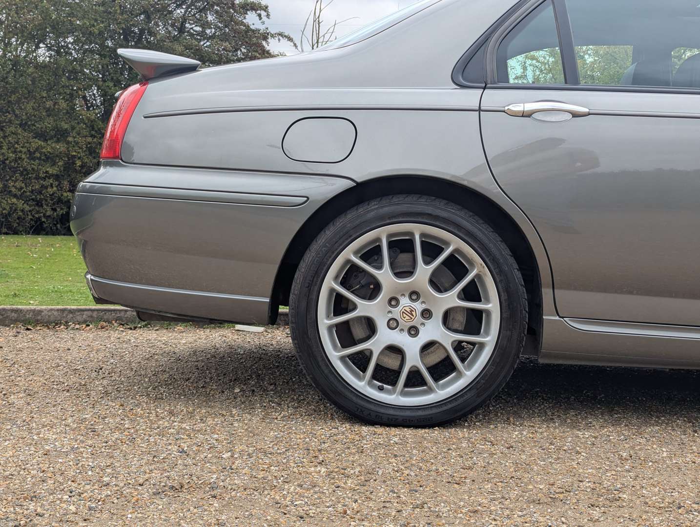 <p>2003 MG ZT SE 260 V8 - 24,271 MILES</p>