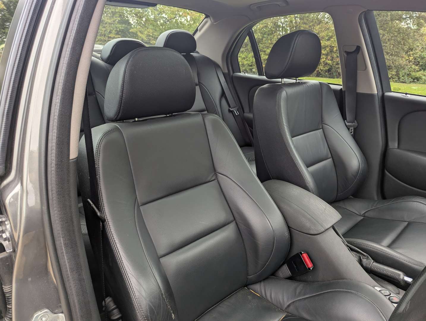 <p>2003 MG ZT SE 260 V8 - 24,271 MILES</p>