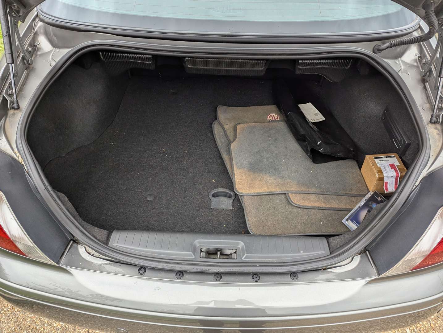 <p>2003 MG ZT SE 260 V8 - 24,271 MILES</p>