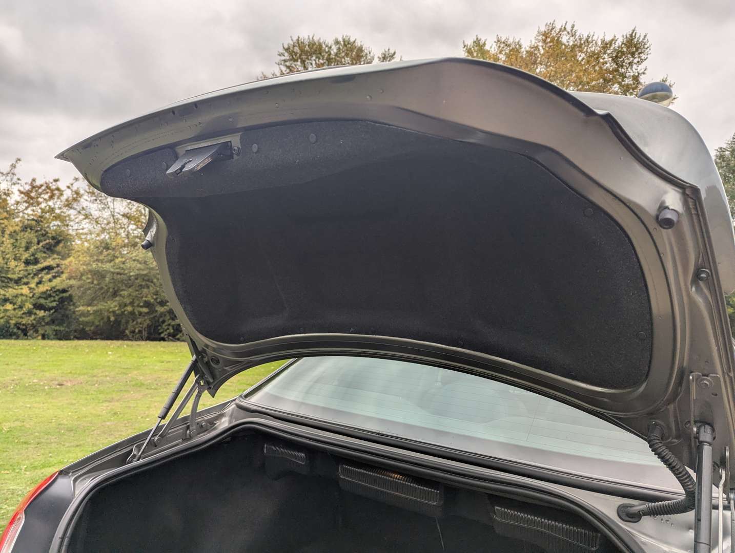 <p>2003 MG ZT SE 260 V8 - 24,271 MILES</p>