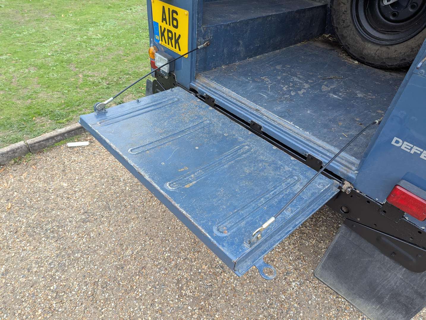 <p>1996 LAND ROVER DEFENDER 90 TDI</p>