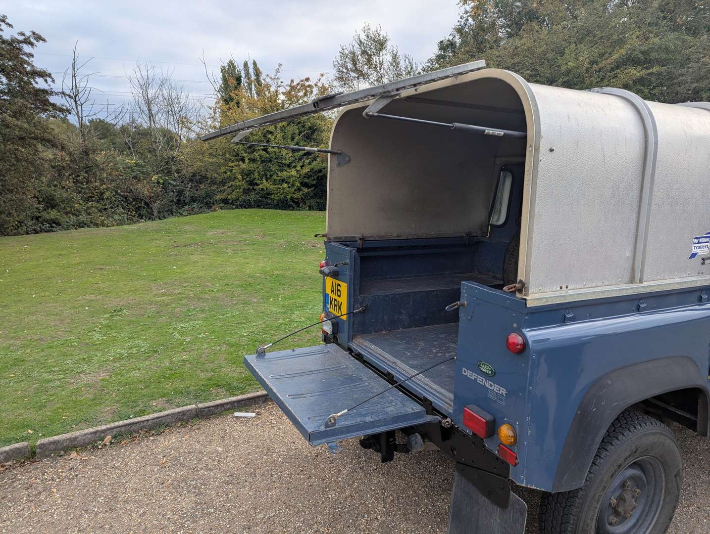 <p>1996 LAND ROVER DEFENDER 90 TDI</p>