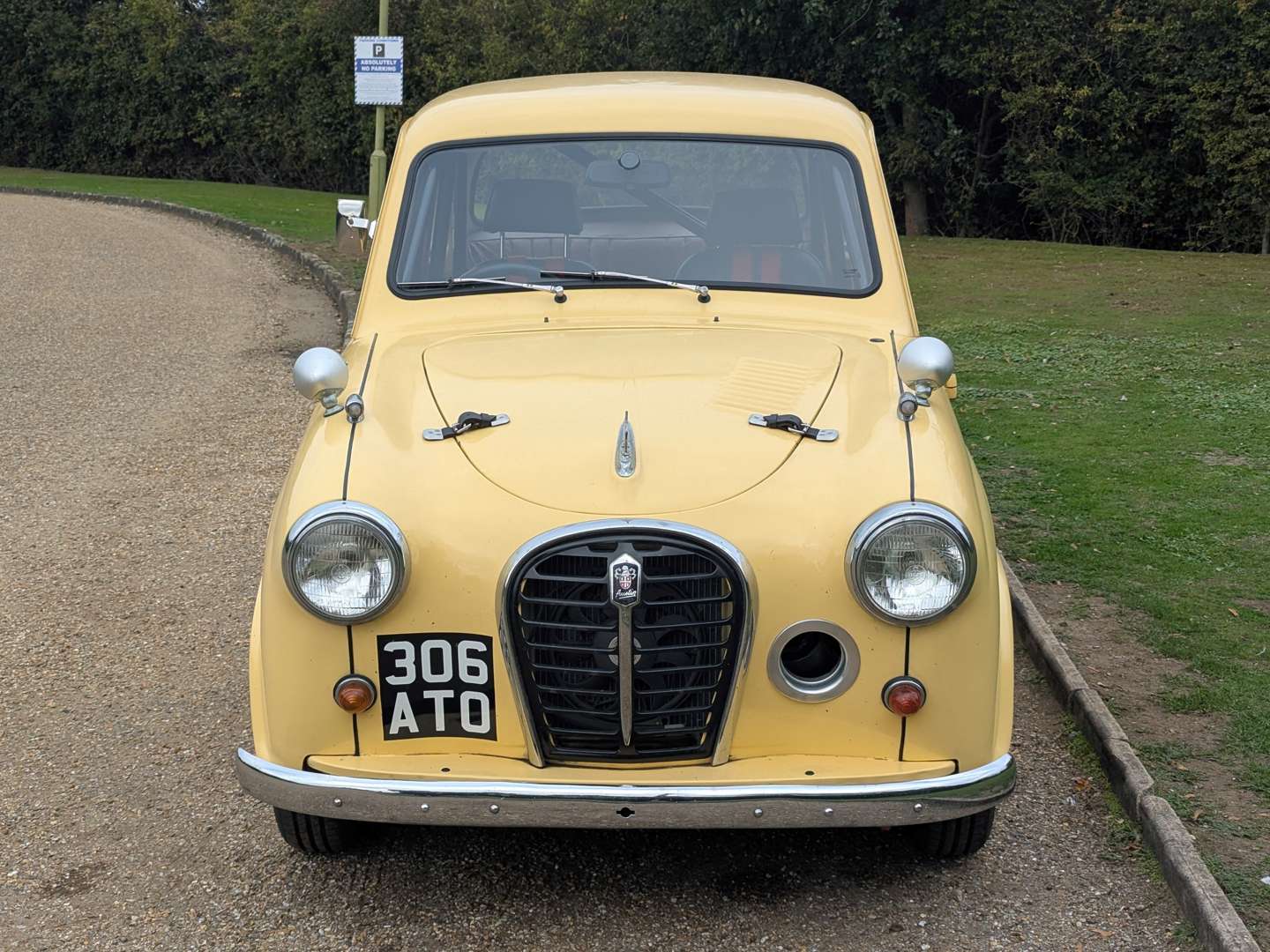 <p>1957 AUSTIN A35</p>