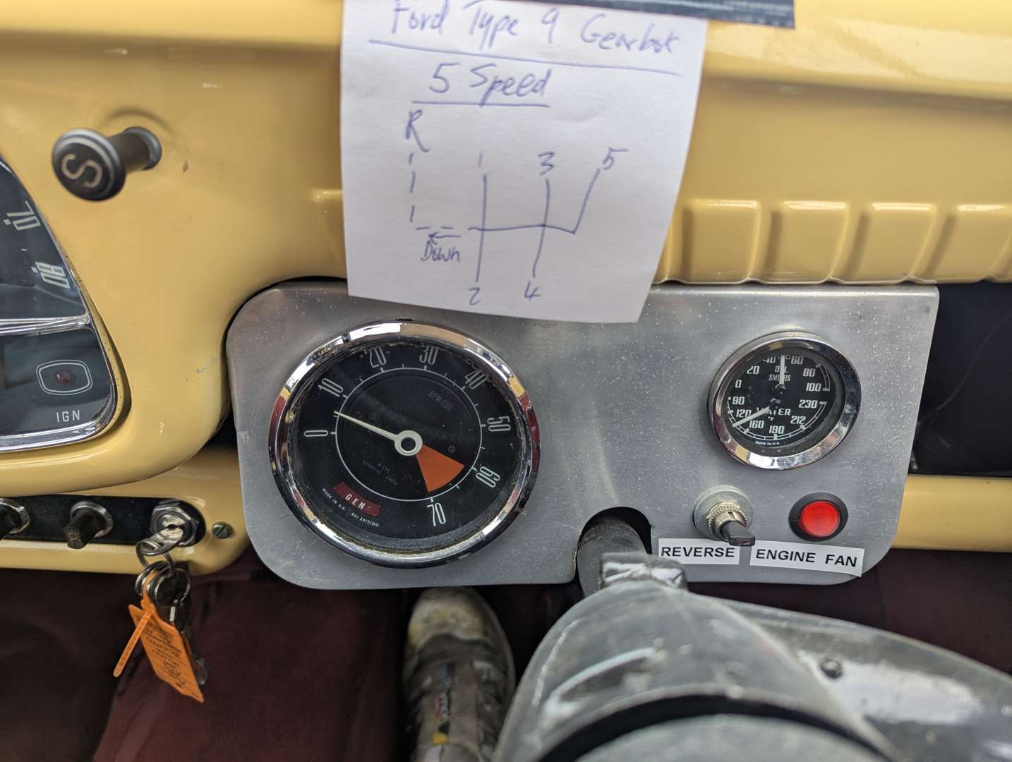 <p>1957 AUSTIN A35</p>