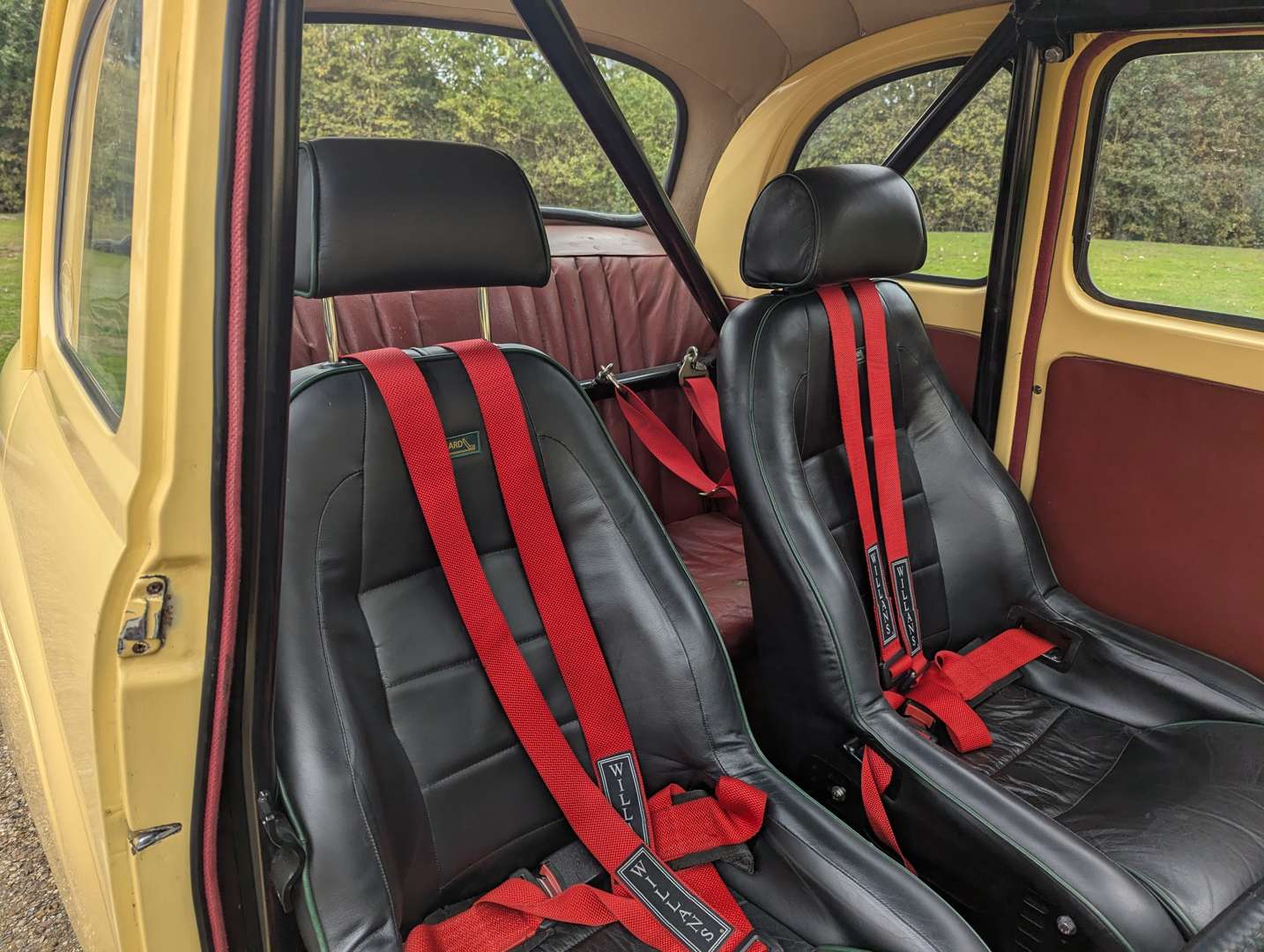 <p>1957 AUSTIN A35</p>