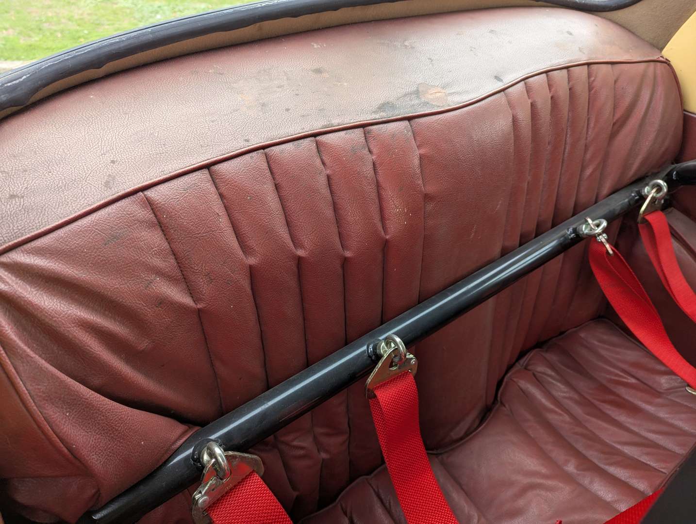 <p>1957 AUSTIN A35</p>