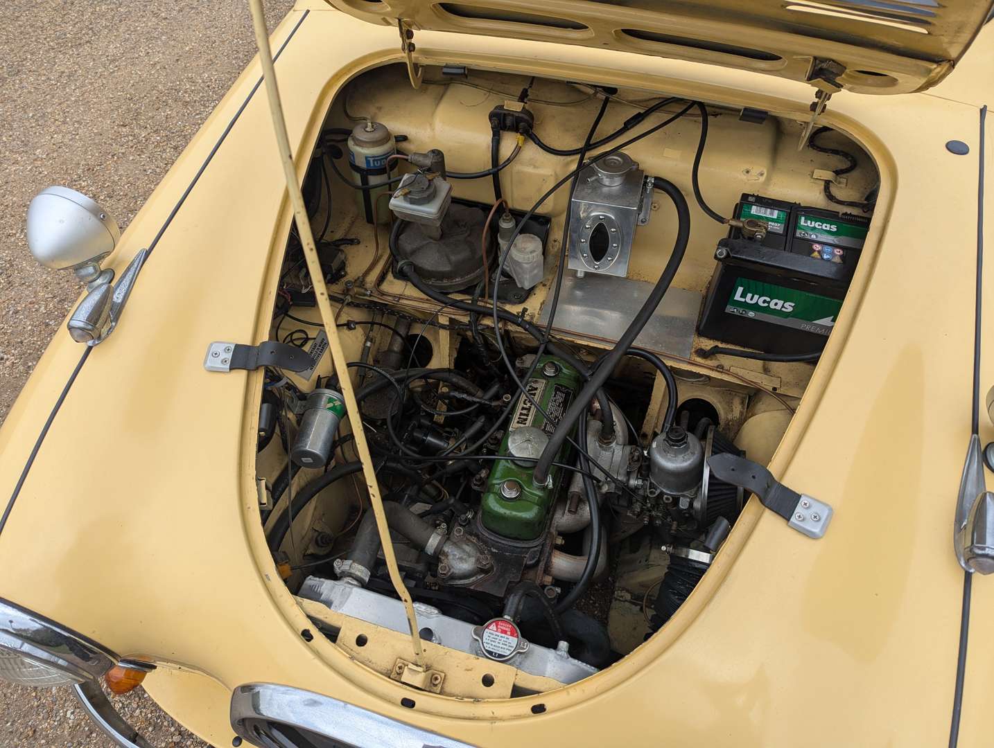 <p>1957 AUSTIN A35</p>