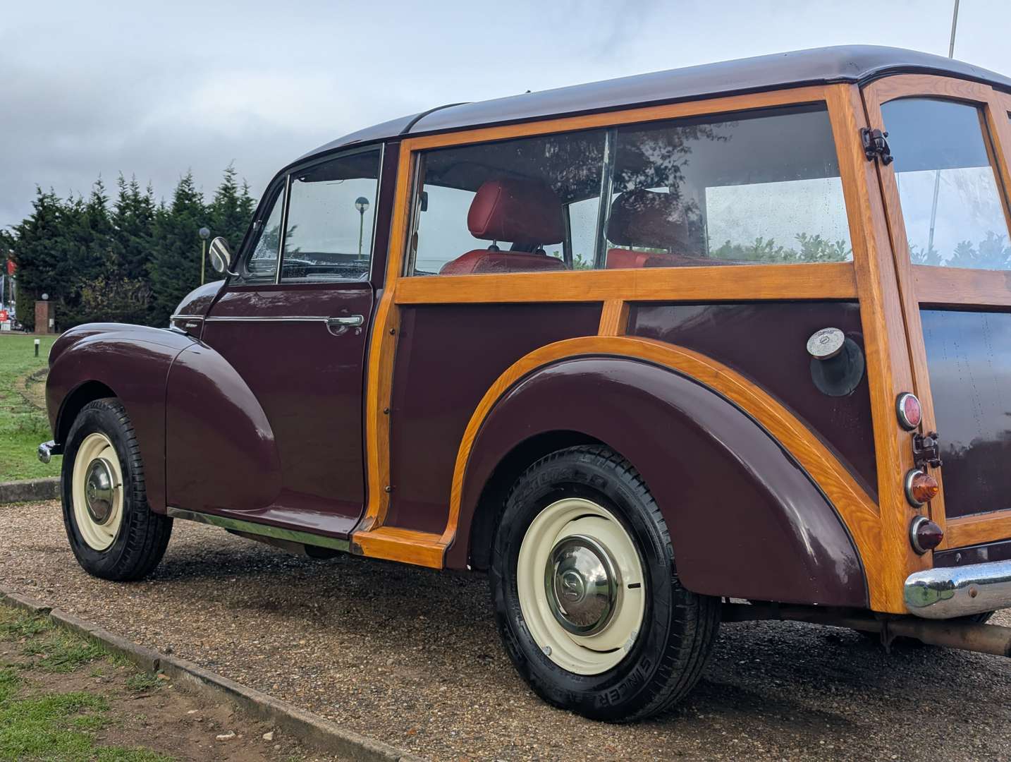 <p>1968 MORRIS MINOR 1000 TRAVELLER</p>