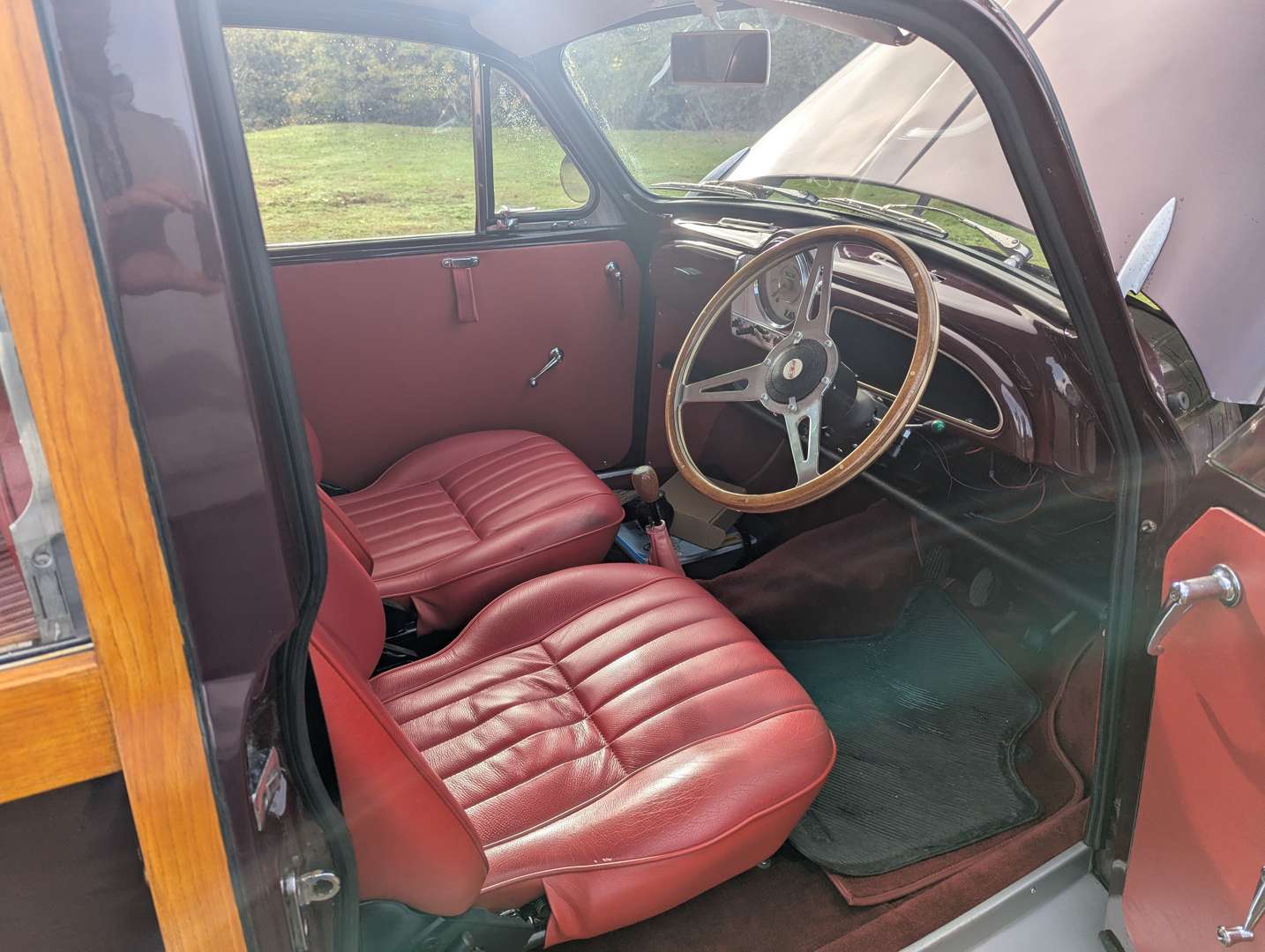 <p>1968 MORRIS MINOR 1000 TRAVELLER</p>