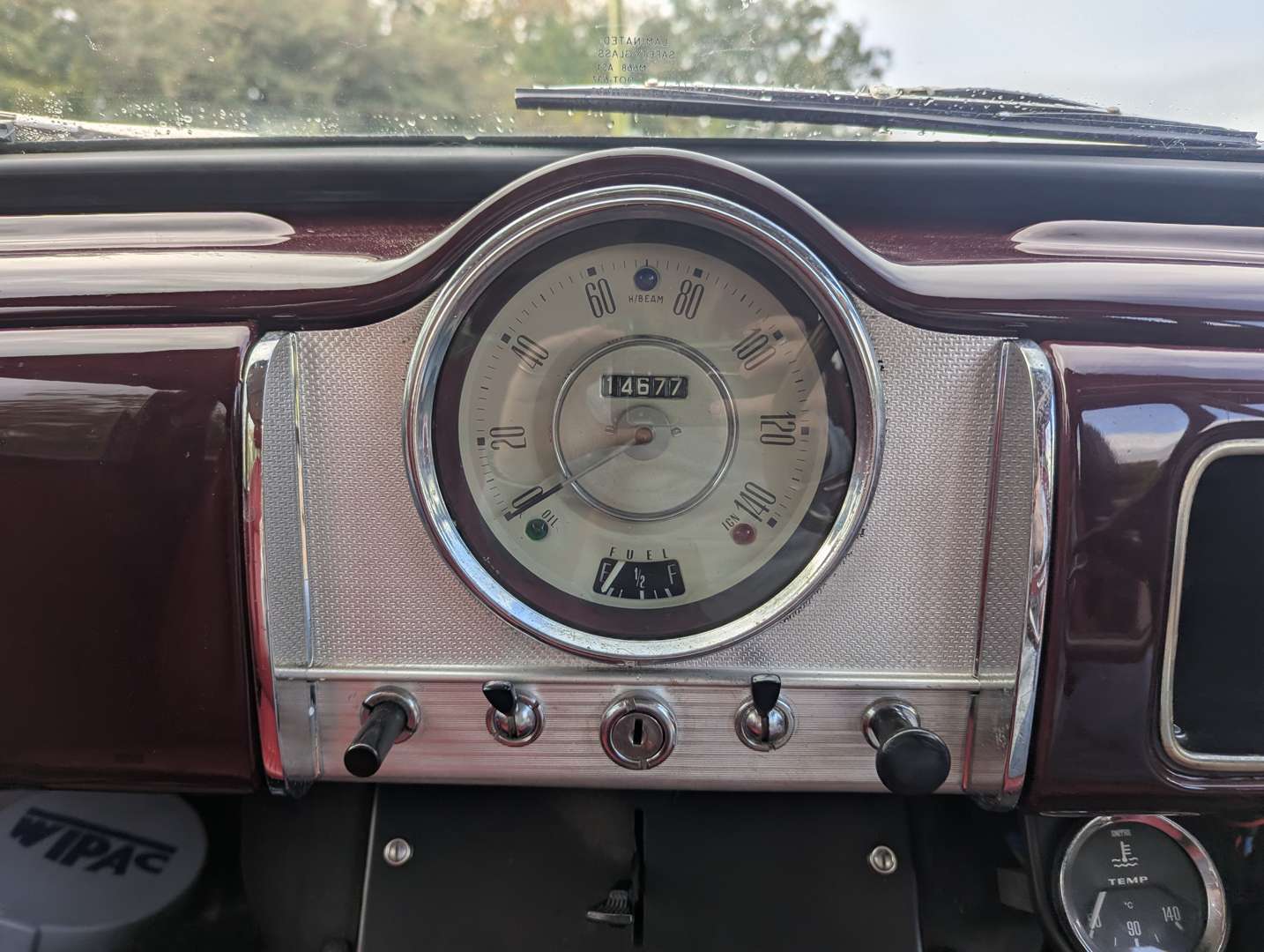 <p>1968 MORRIS MINOR 1000 TRAVELLER</p>