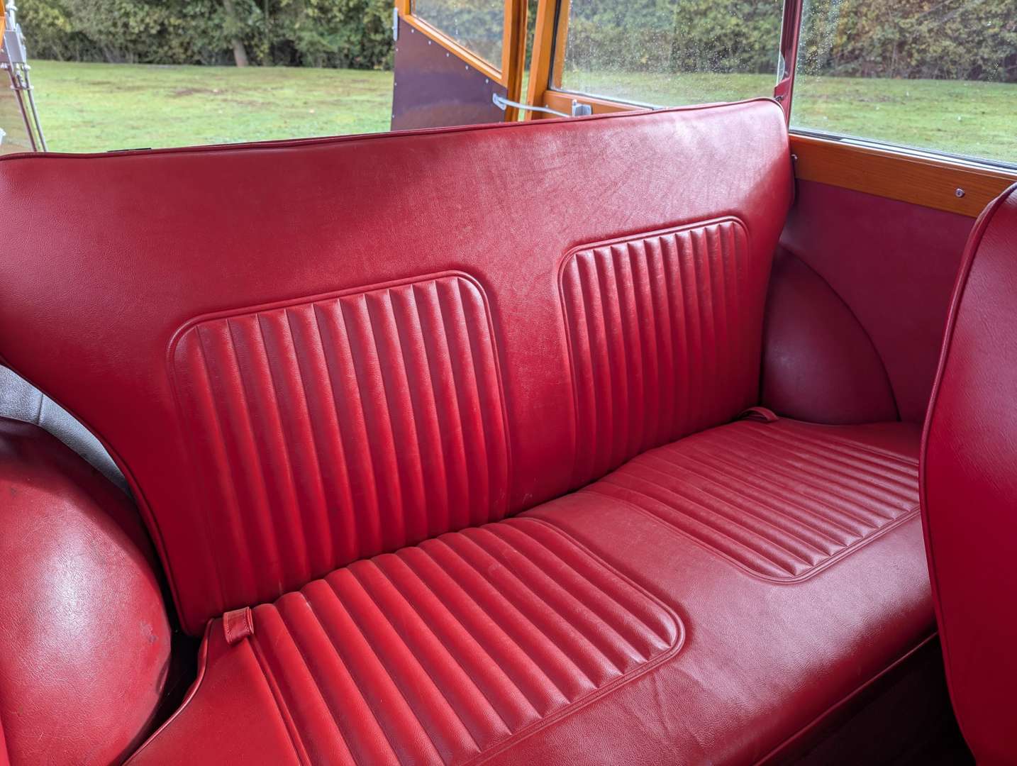 <p>1968 MORRIS MINOR 1000 TRAVELLER</p>