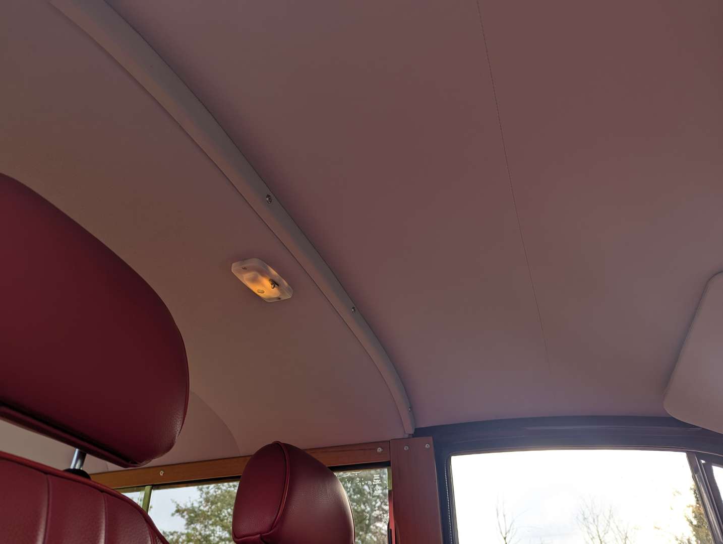 <p>1968 MORRIS MINOR 1000 TRAVELLER</p>