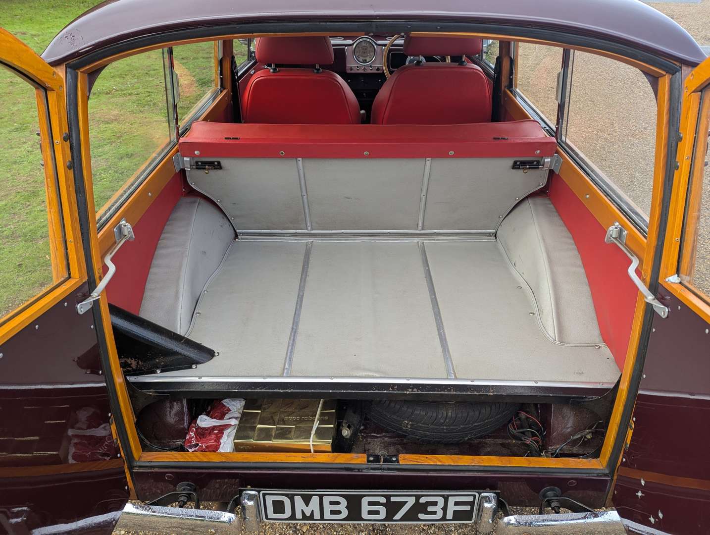 <p>1968 MORRIS MINOR 1000 TRAVELLER</p>