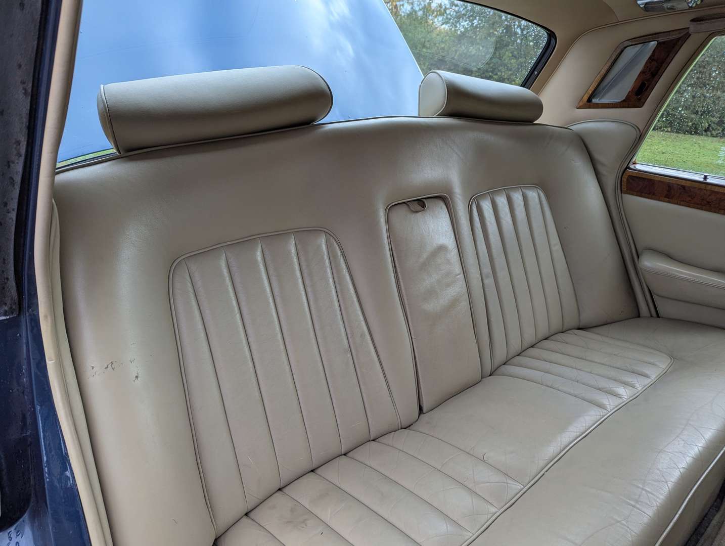 <p>1976 ROLLS ROYCE SILVER SHADOW I</p>