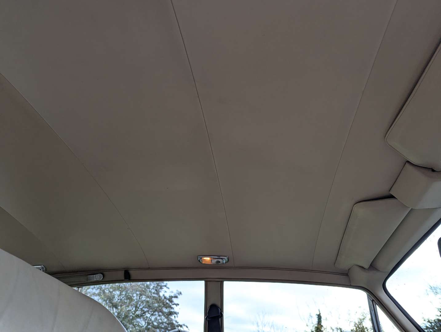 <p>1976 ROLLS ROYCE SILVER SHADOW I</p>