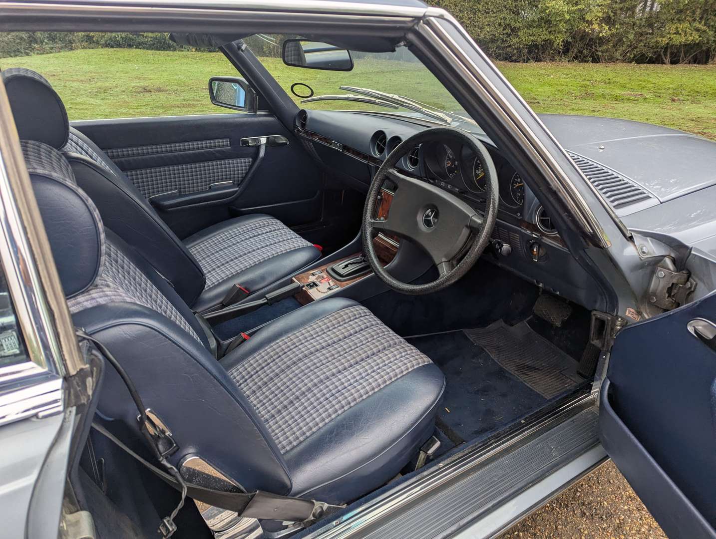 <p>1984 MERCEDES 280 SL AUTO</p>