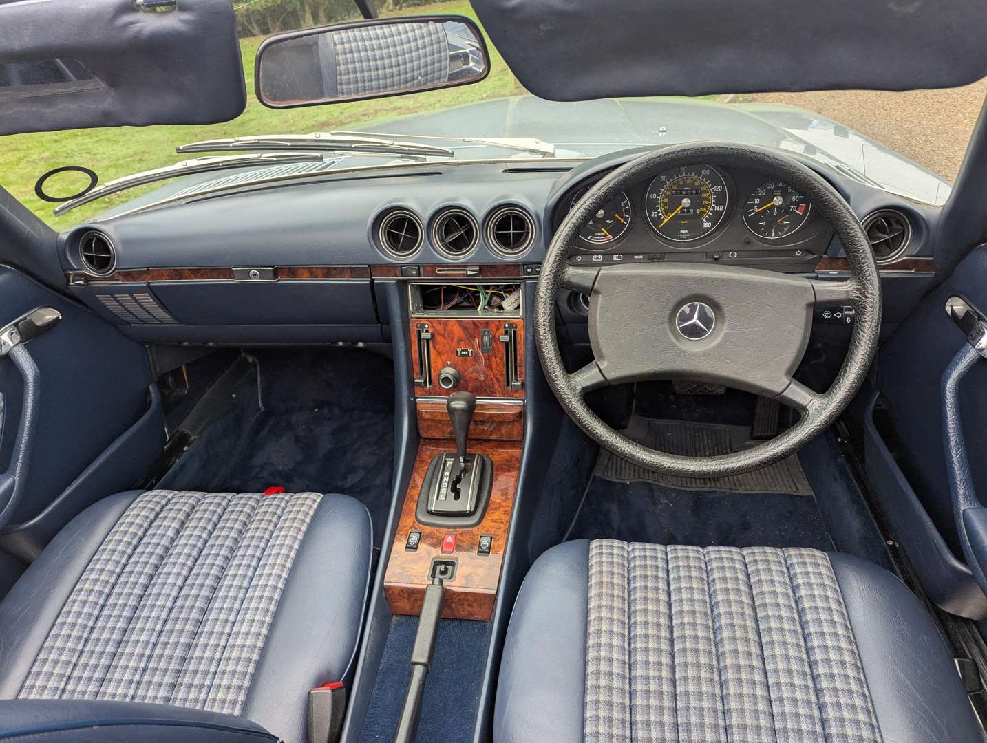 <p>1984 MERCEDES 280 SL AUTO</p>