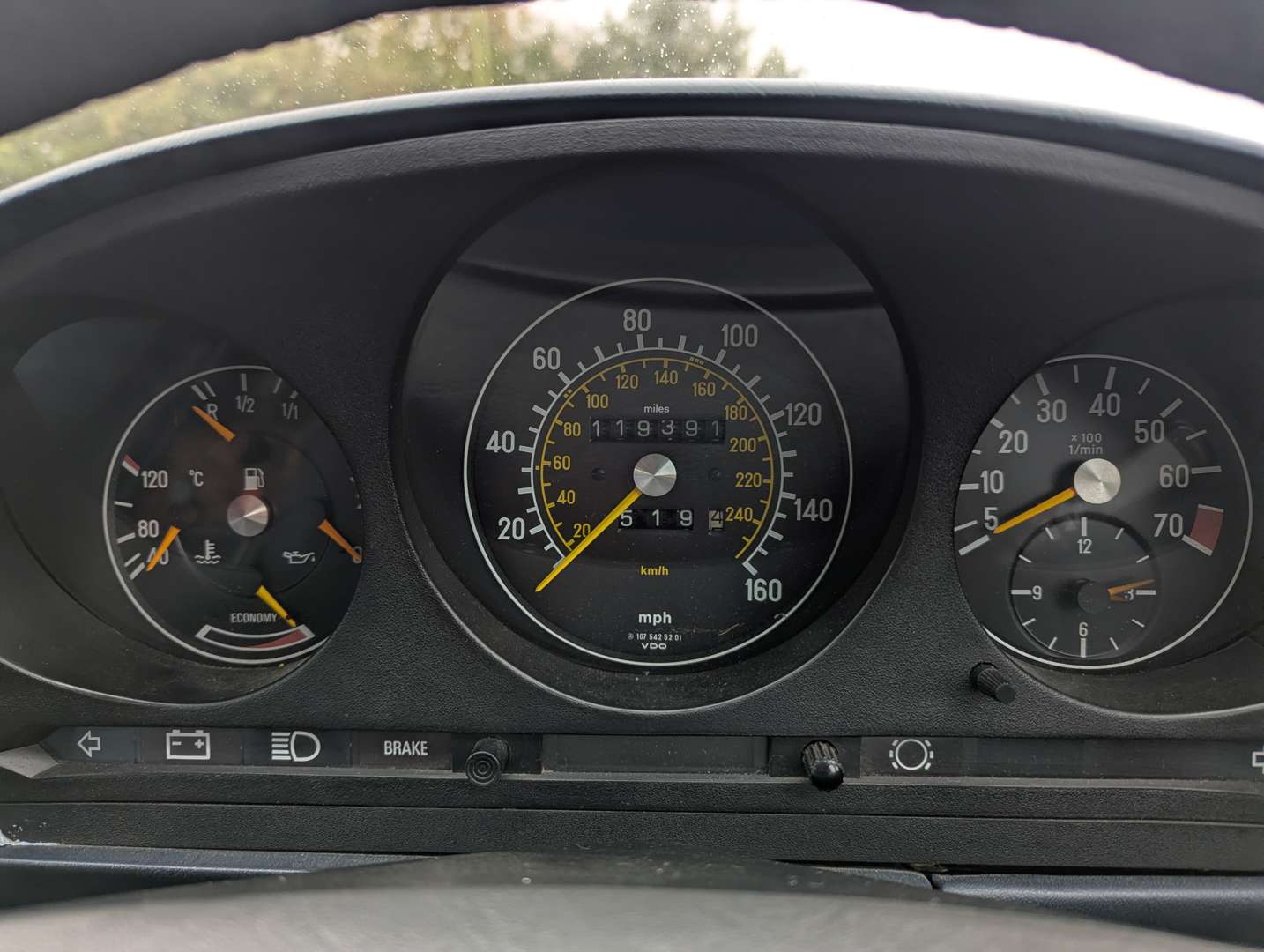 <p>1984 MERCEDES 280 SL AUTO</p>