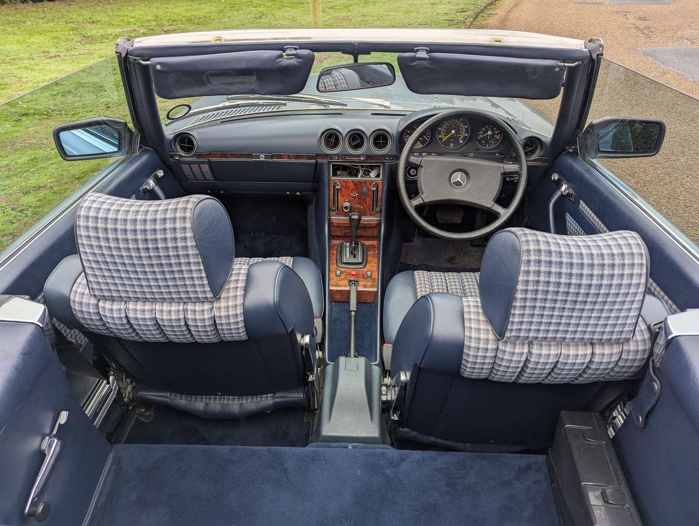 <p>1984 MERCEDES 280 SL AUTO</p>