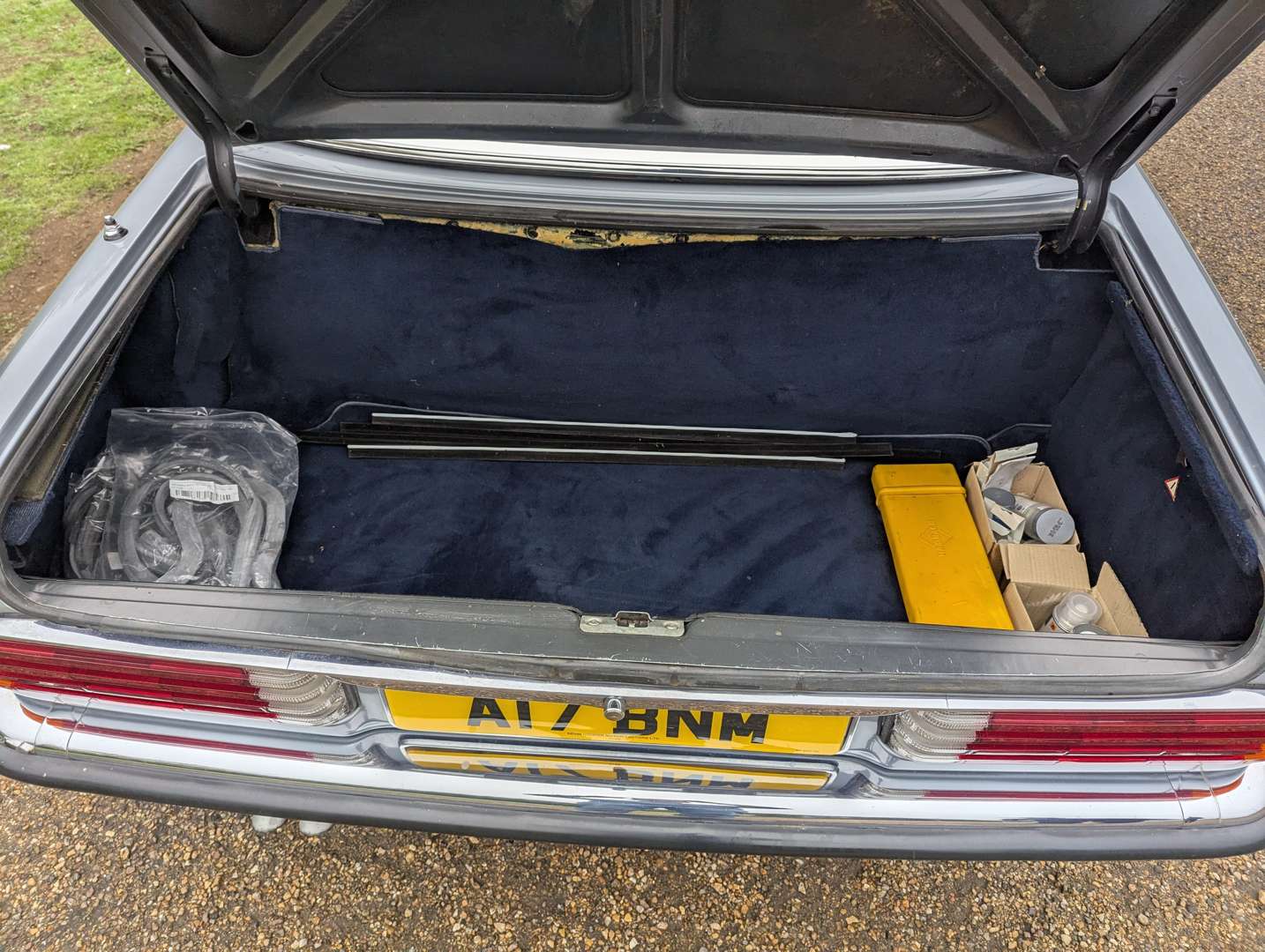 <p>1984 MERCEDES 280 SL AUTO</p>