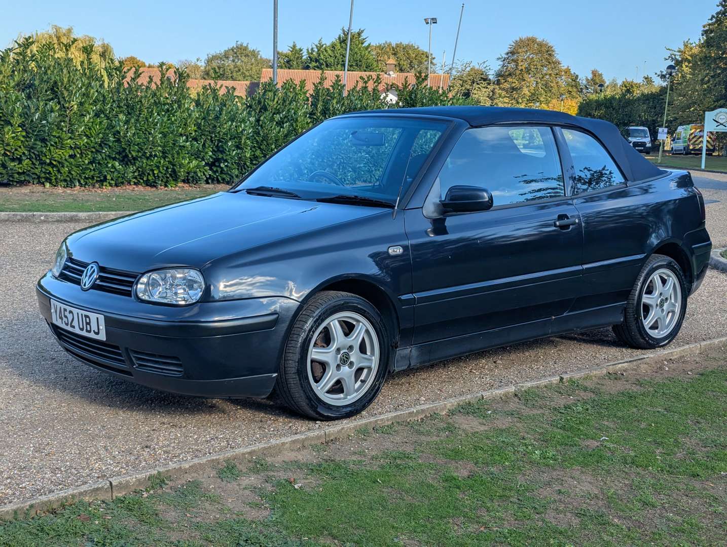 <p>2001 VW GOLF CABRIOLET SE</p>