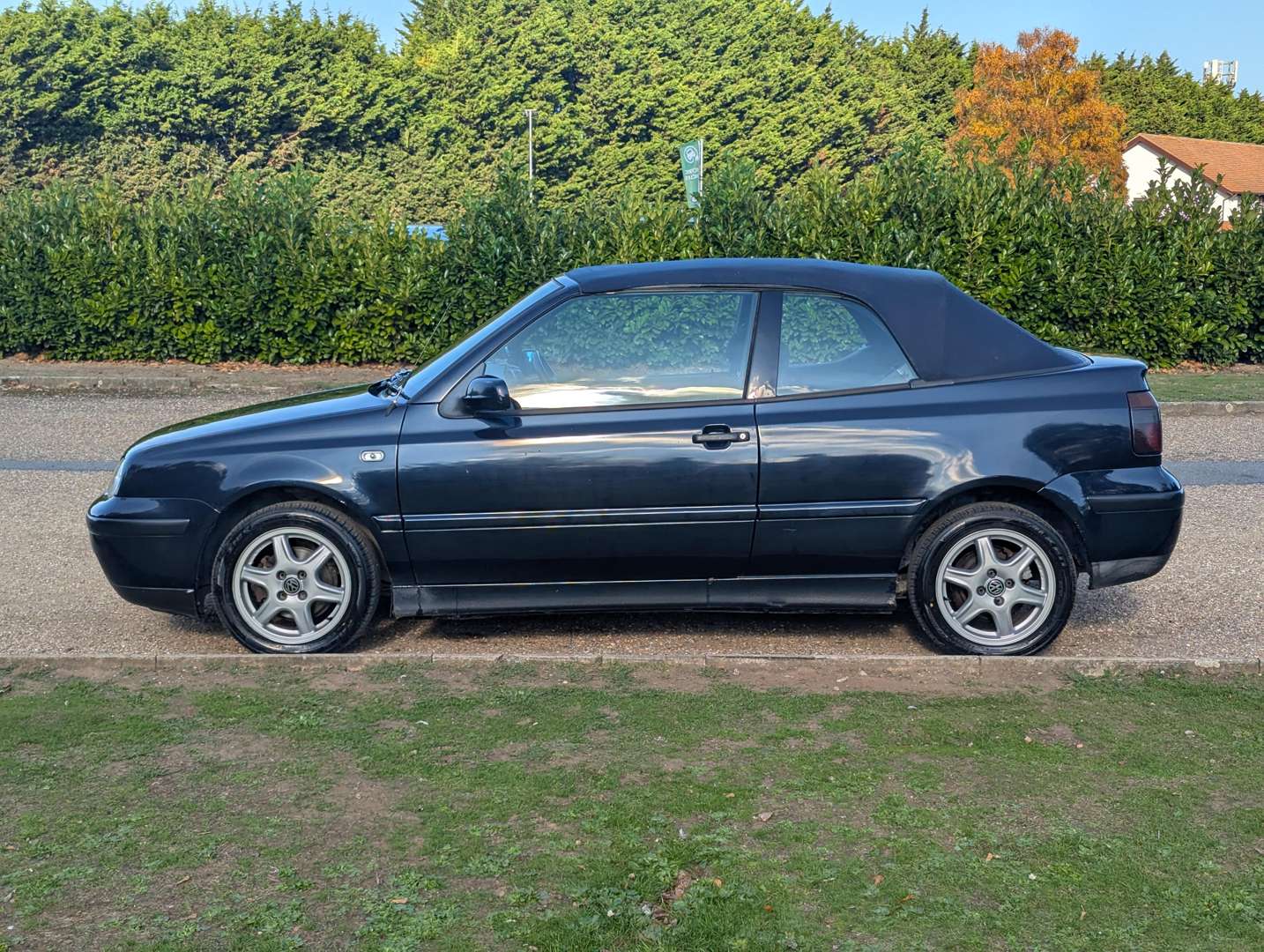 <p>2001 VW GOLF CABRIOLET SE</p>