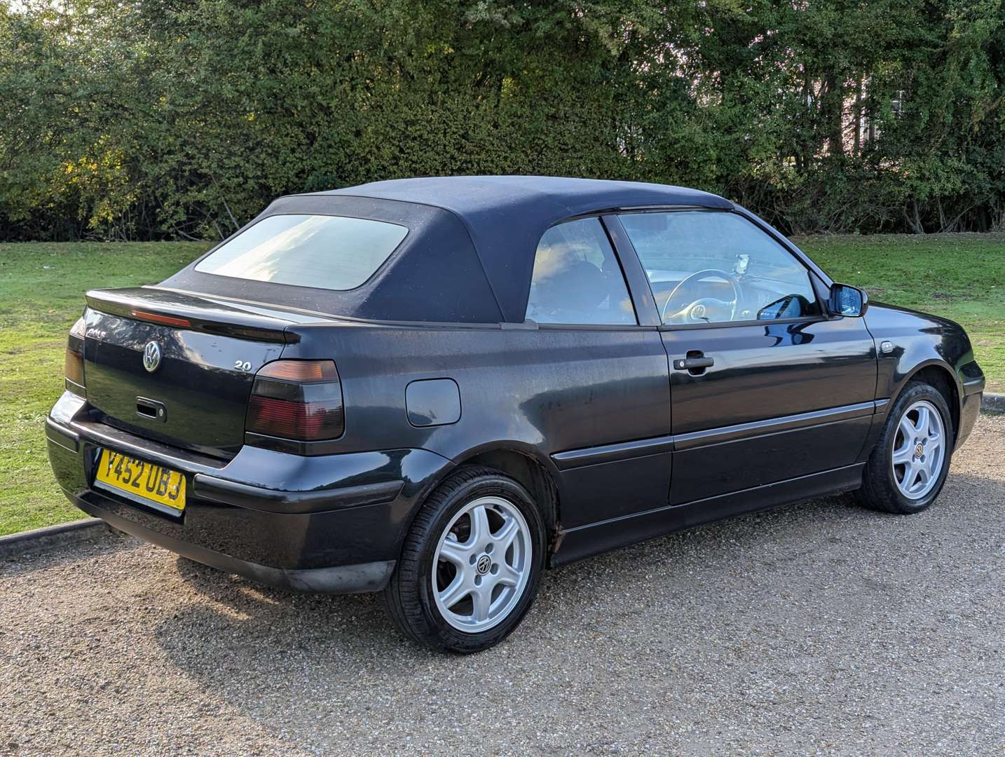 <p>2001 VW GOLF CABRIOLET SE</p>