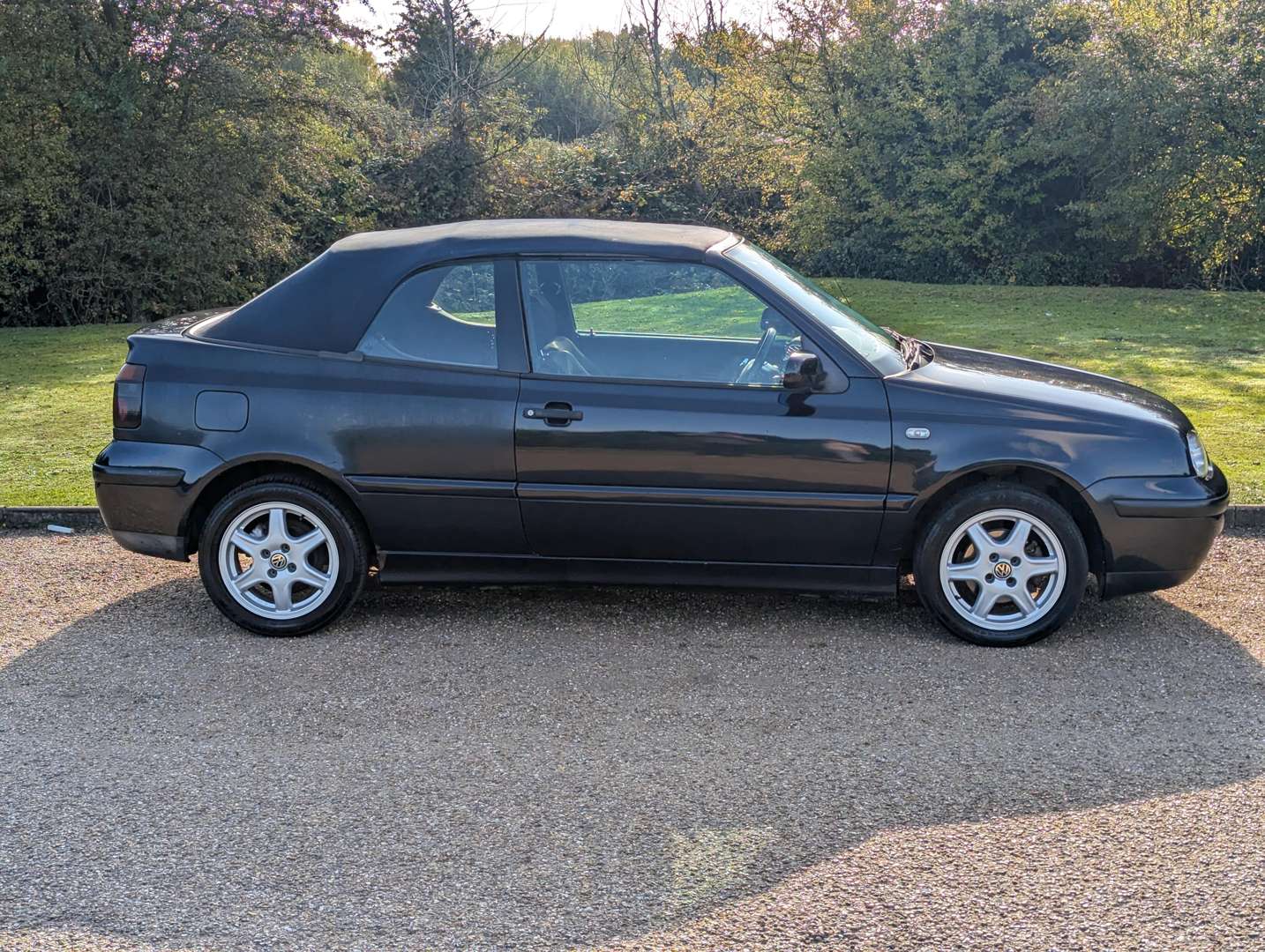 <p>2001 VW GOLF CABRIOLET SE</p>