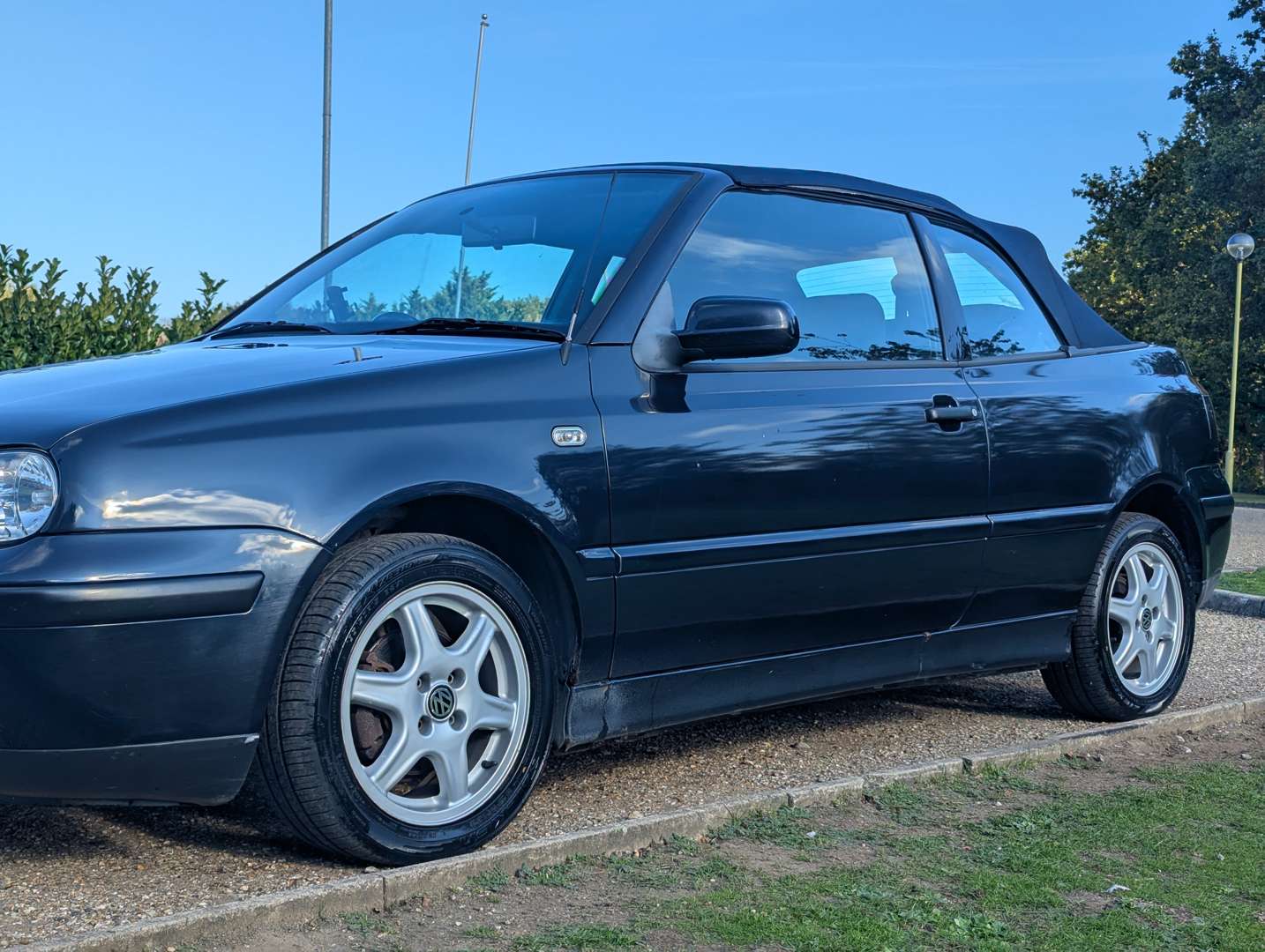 <p>2001 VW GOLF CABRIOLET SE</p>