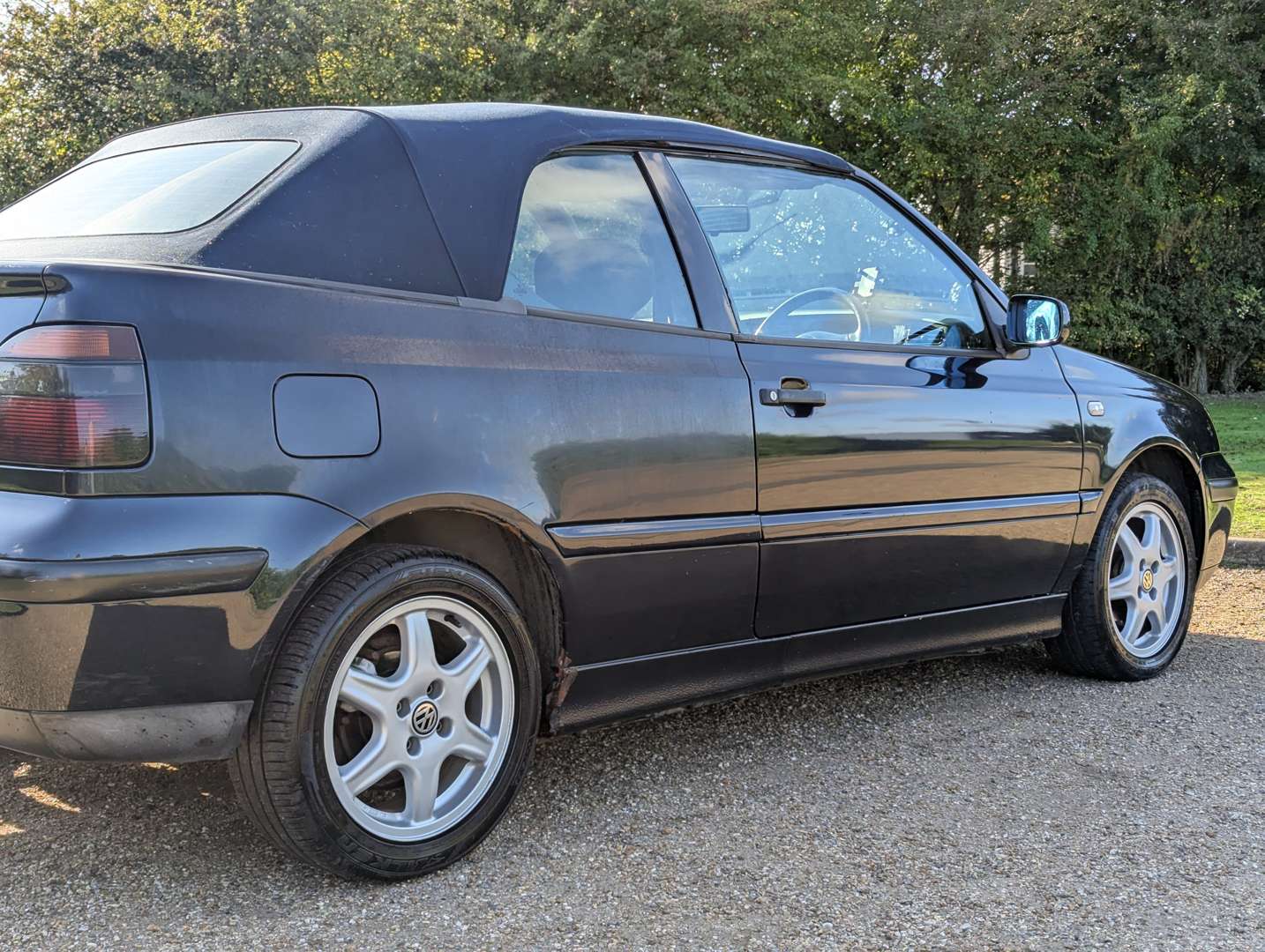 <p>2001 VW GOLF CABRIOLET SE</p>