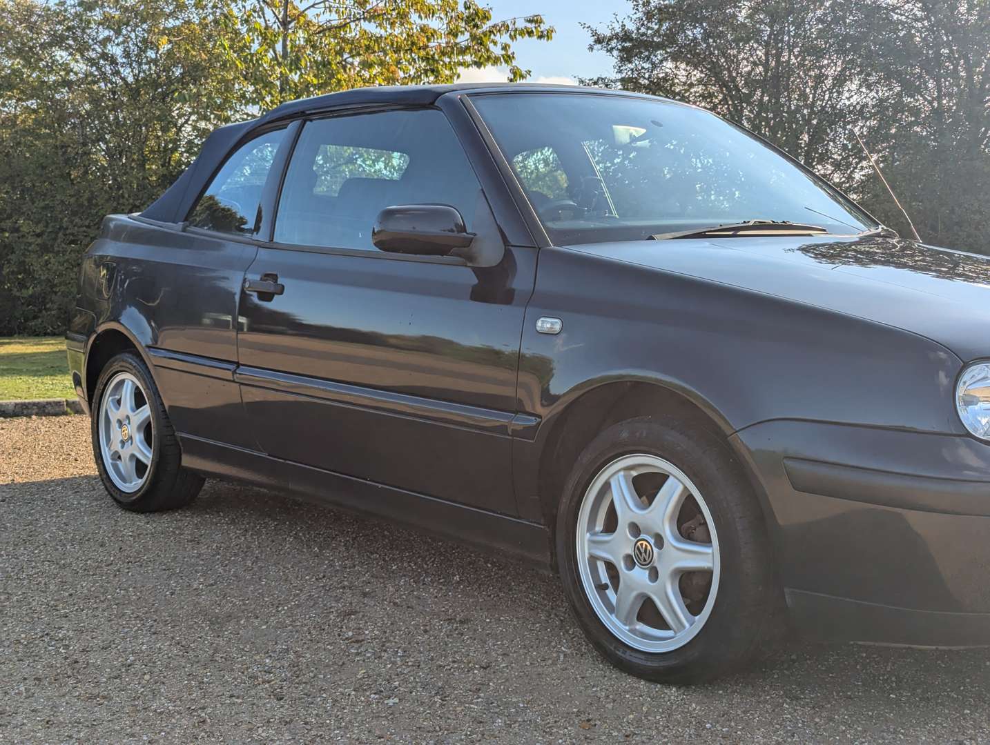 <p>2001 VW GOLF CABRIOLET SE</p>