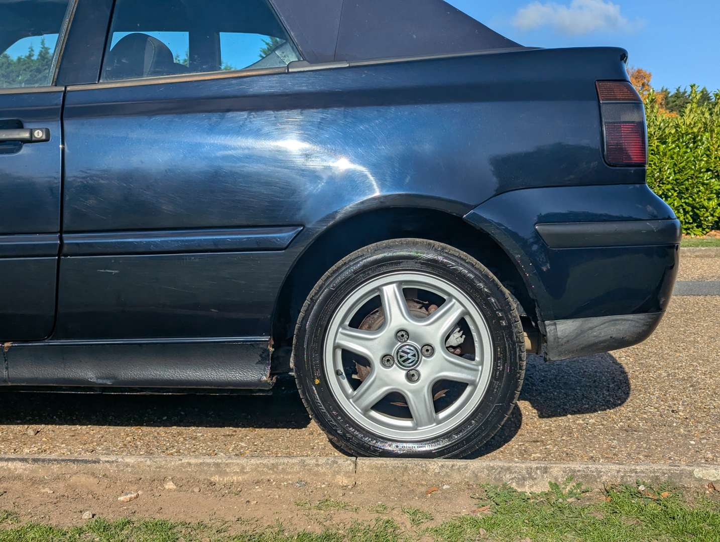 <p>2001 VW GOLF CABRIOLET SE</p>