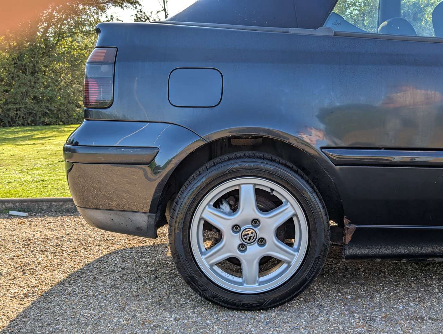 <p>2001 VW GOLF CABRIOLET SE</p>