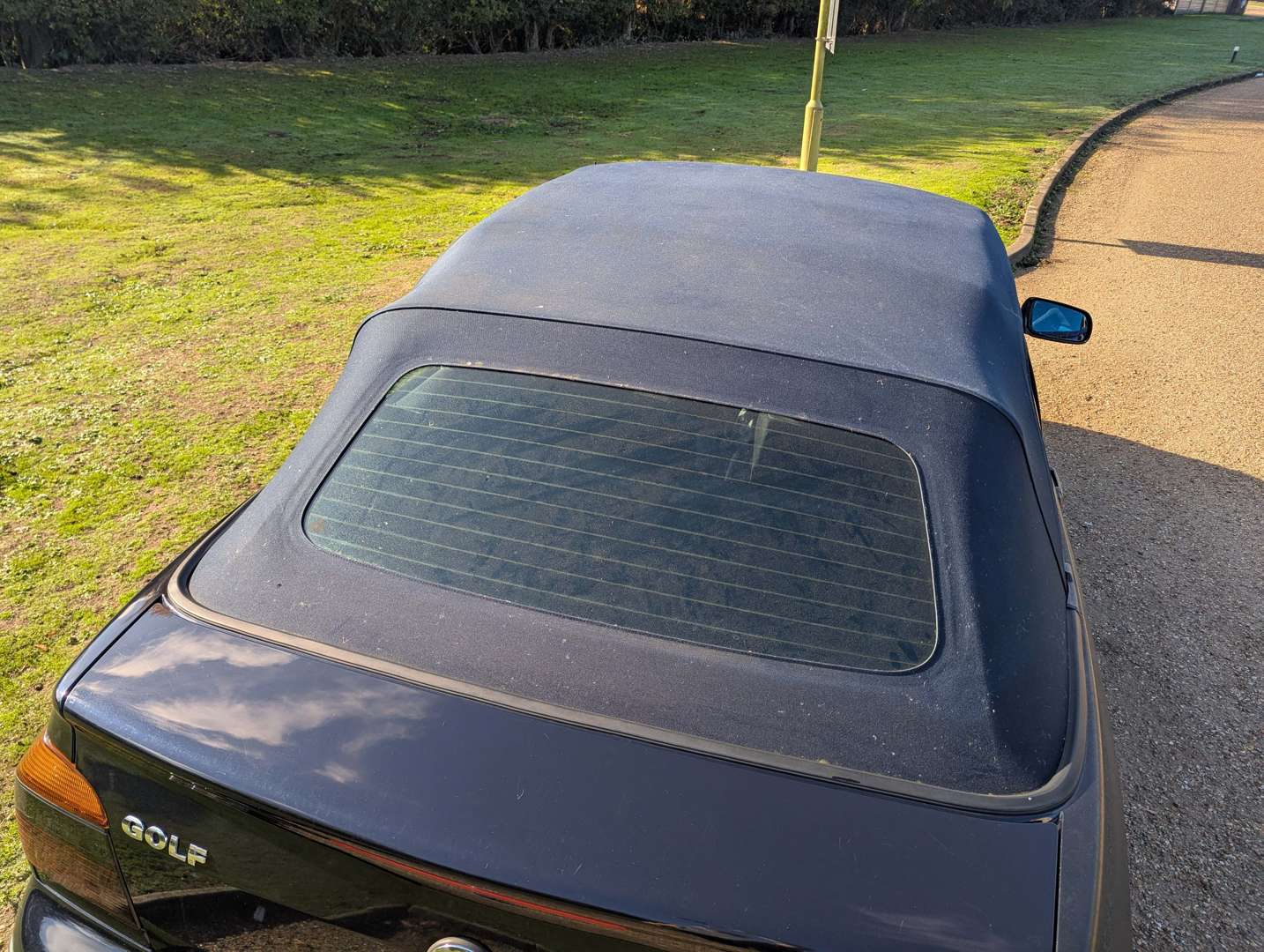 <p>2001 VW GOLF CABRIOLET SE</p>