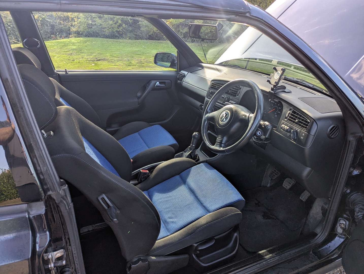 <p>2001 VW GOLF CABRIOLET SE</p>