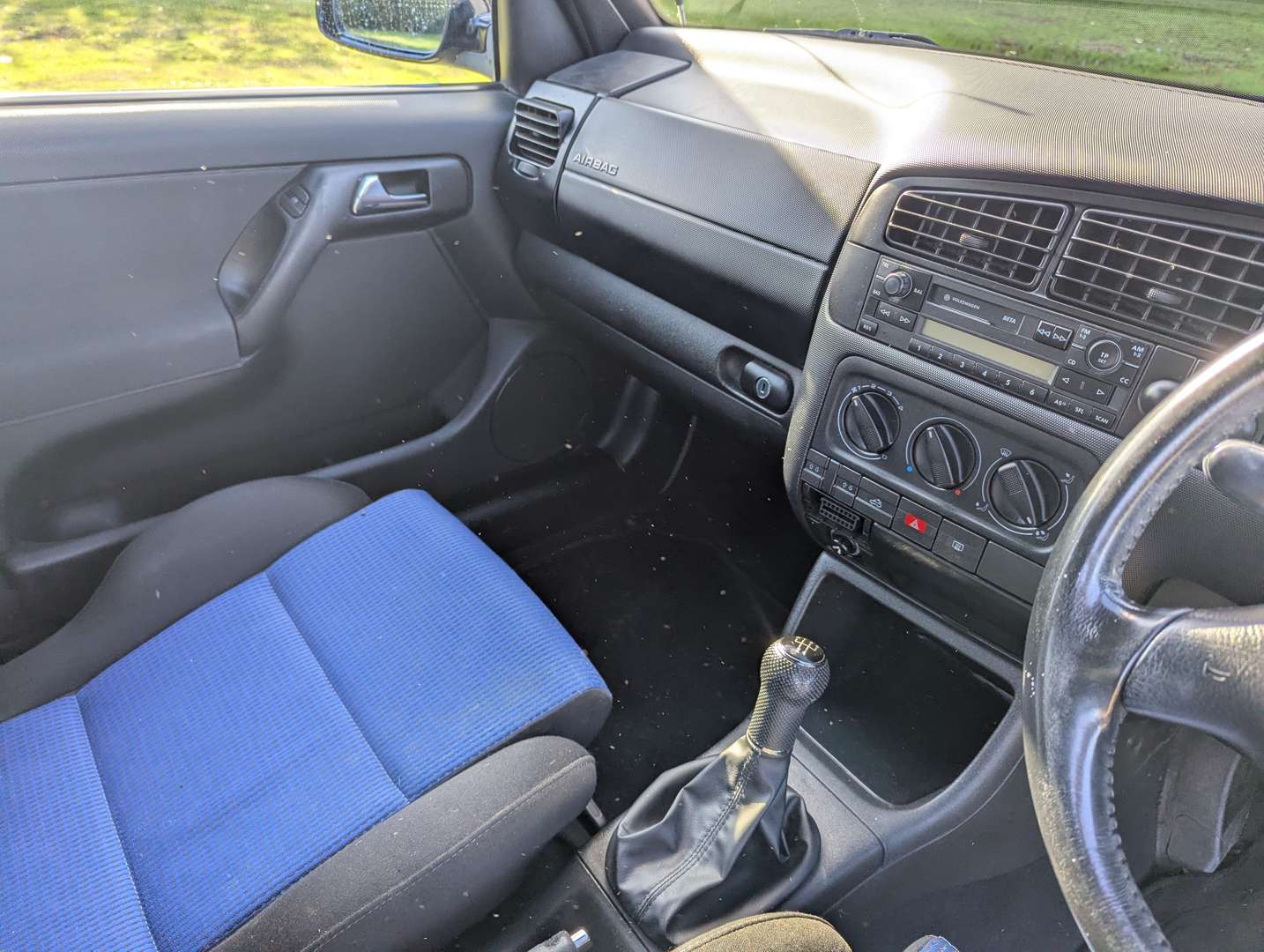 <p>2001 VW GOLF CABRIOLET SE</p>