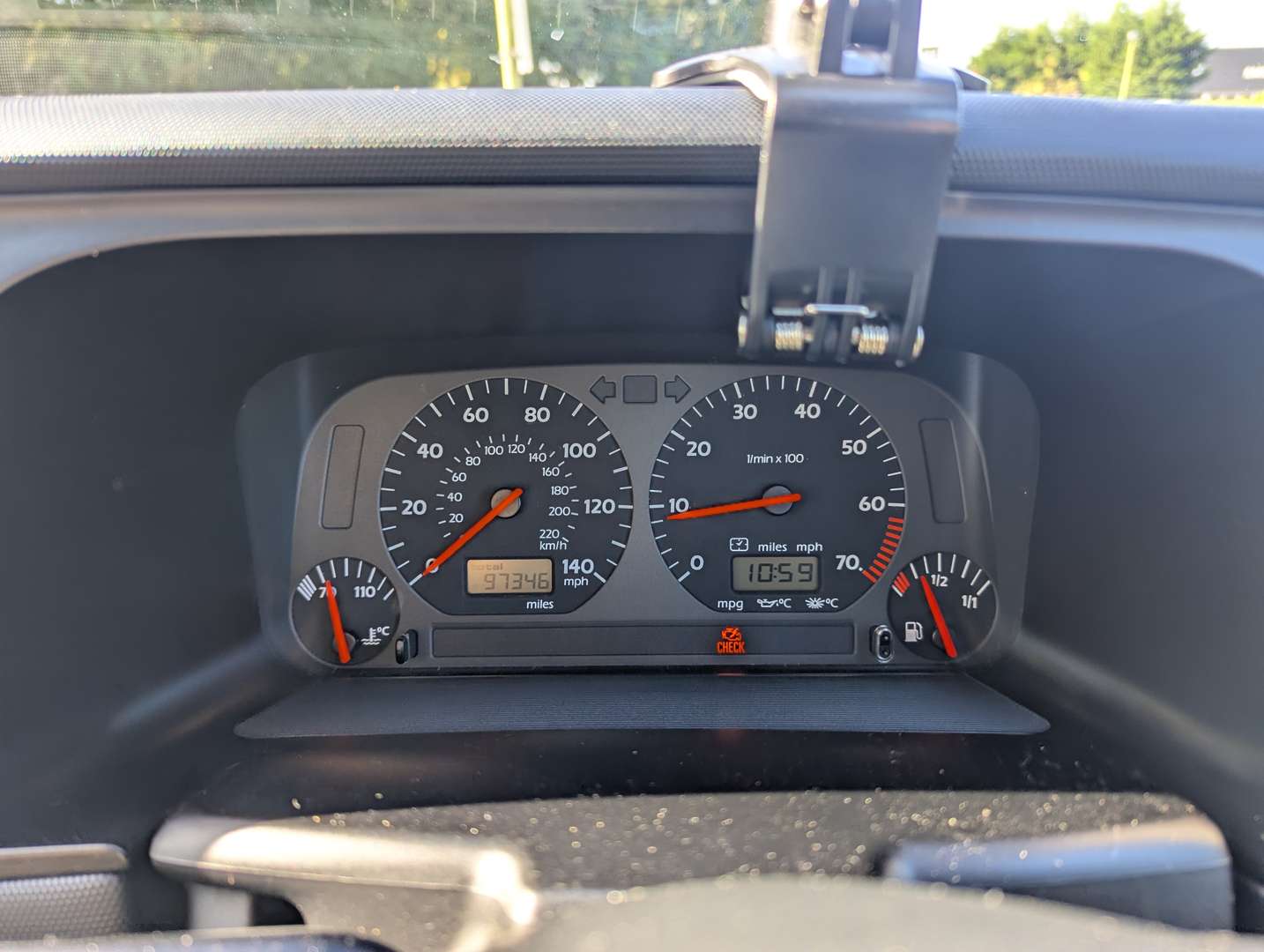 <p>2001 VW GOLF CABRIOLET SE</p>