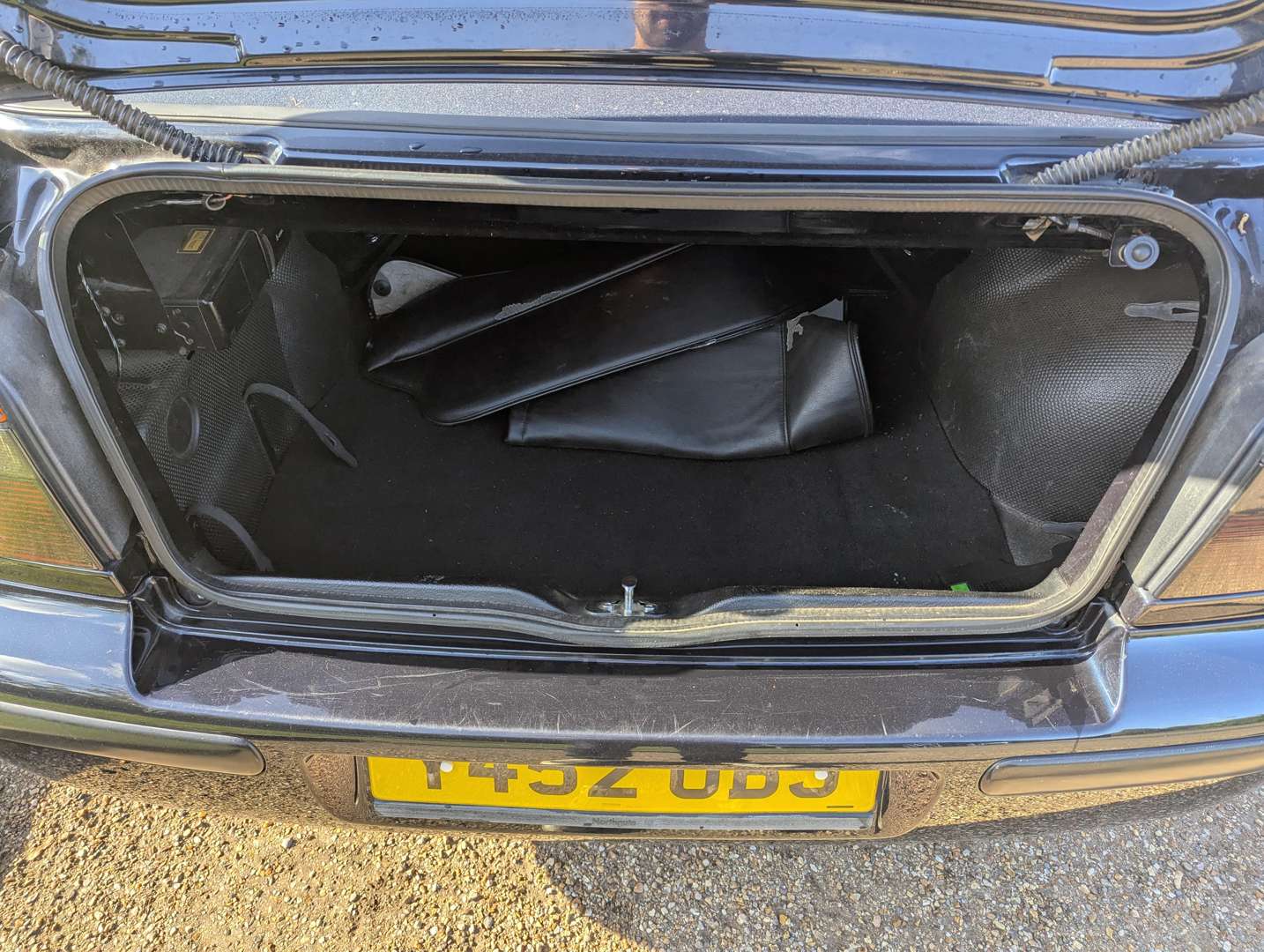 <p>2001 VW GOLF CABRIOLET SE</p>