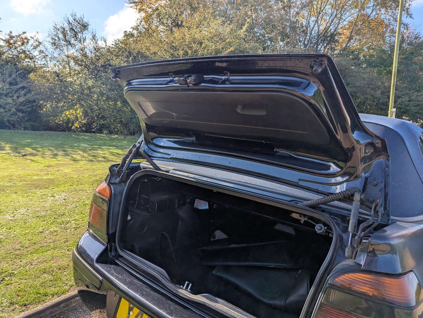 <p>2001 VW GOLF CABRIOLET SE</p>